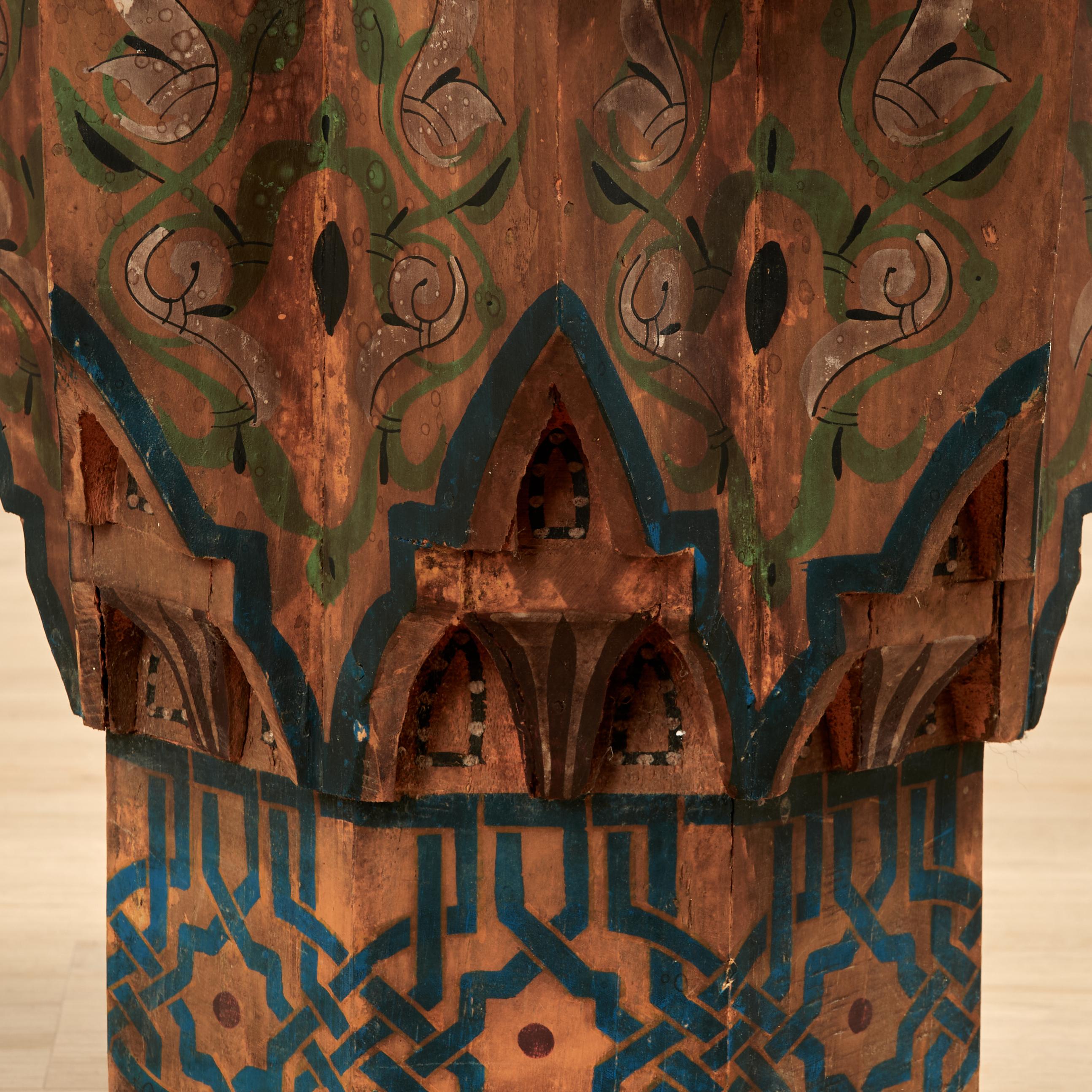 Antike marokkanische gemalt Stern Form Stand oder Tisch (Hartholz) im Angebot