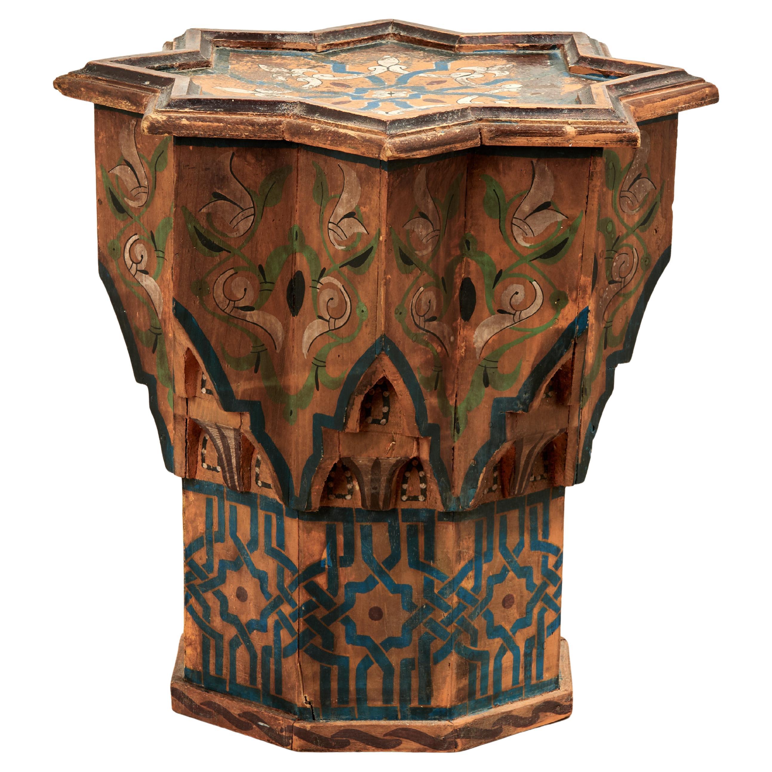 Antike marokkanische gemalt Stern Form Stand oder Tisch im Angebot