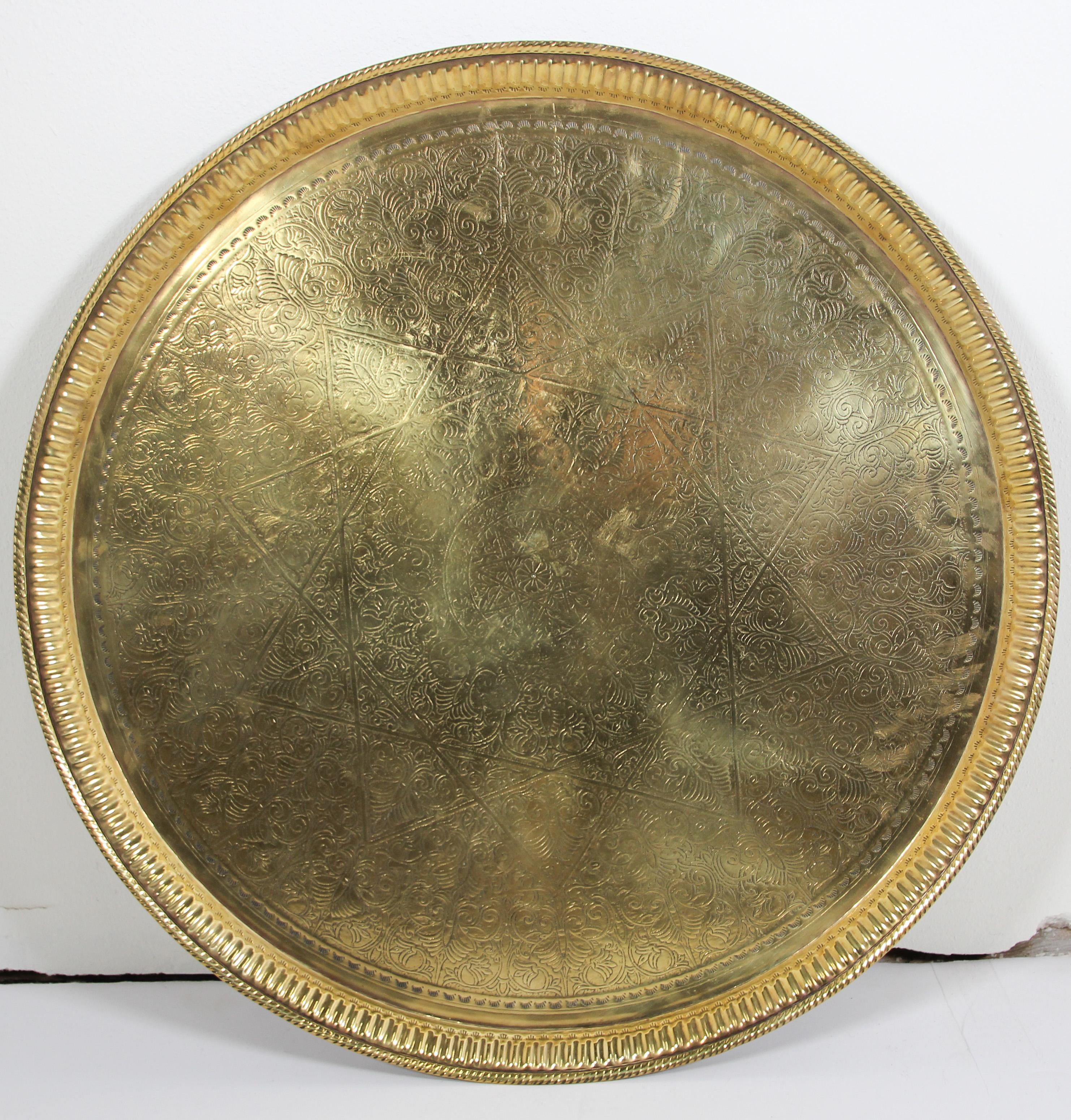 Moroccan antique round brass tray.
The handcrafted circular brass metal platter is decorated and hammered with Islamic Moorish designs.
Heavy brass plate with very Fine hand chased floral and geometric Arabic designs.
Measures: Diameter