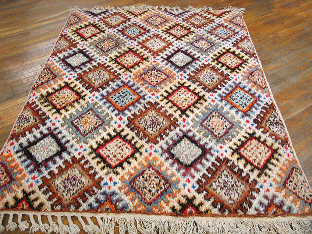 Antique Moroccan rug. Size: 5'9