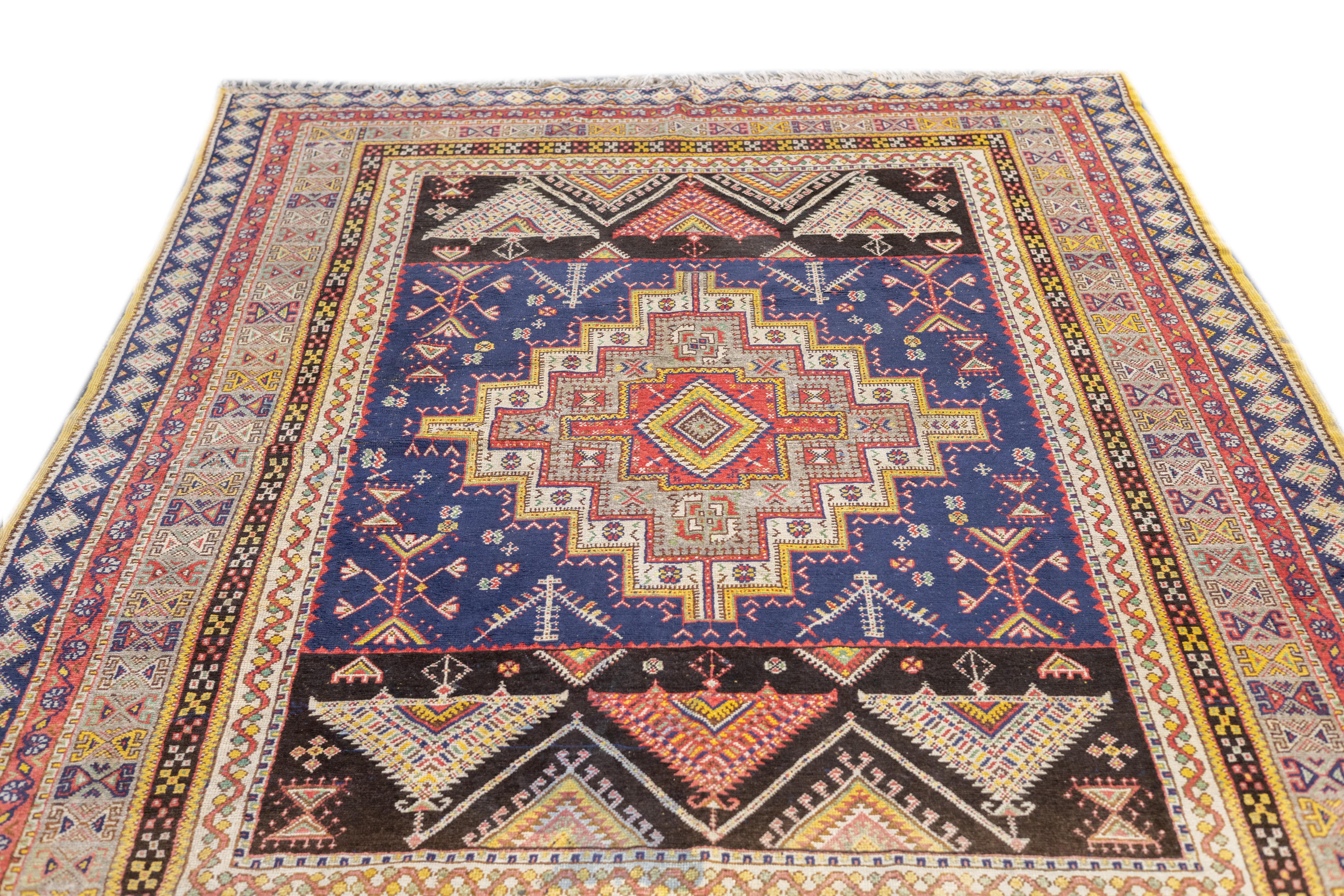 20th Century Antique Moroccan Rug 6'9'' x 9'8'' For Sale