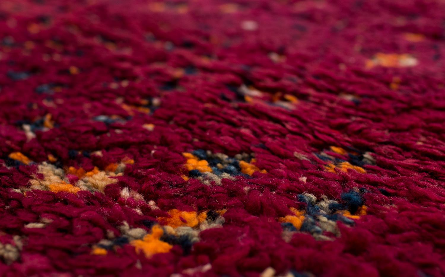 Tappeto antico viola Beni Mguild in lana marocchina Shag Midcentury Diamond Area Rug in vendita 3