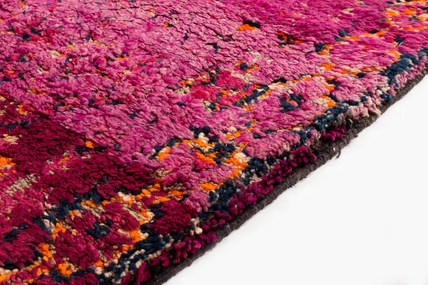 Lana Tappeto antico viola Beni Mguild in lana marocchina Shag Midcentury Diamond Area Rug in vendita