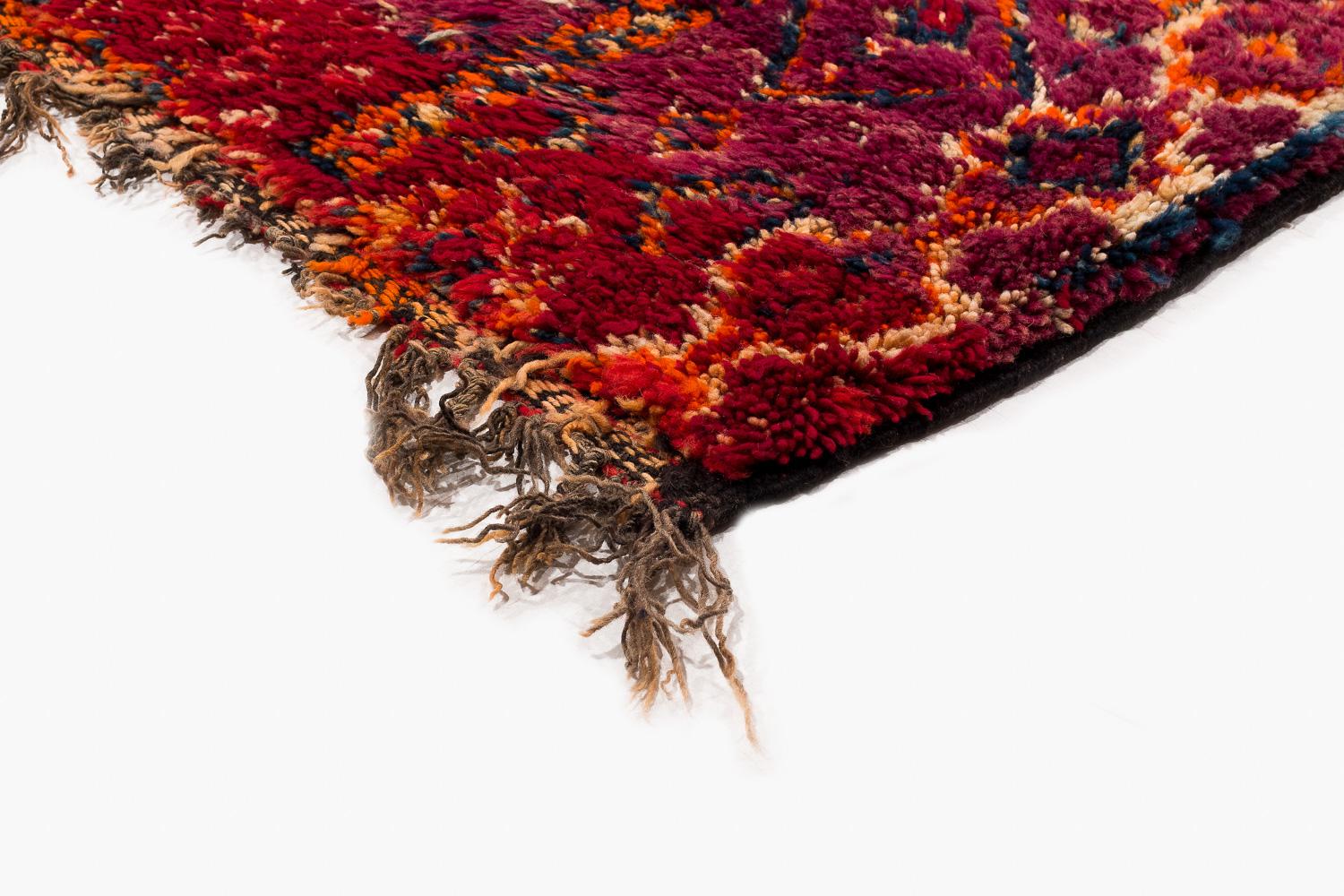 Tappeto antico viola Beni Mguild in lana marocchina Shag Midcentury Diamond Area Rug in vendita 1