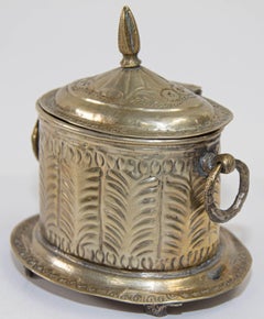 Caja de caramelos marroquí antigua con pie chapada en plata para el té