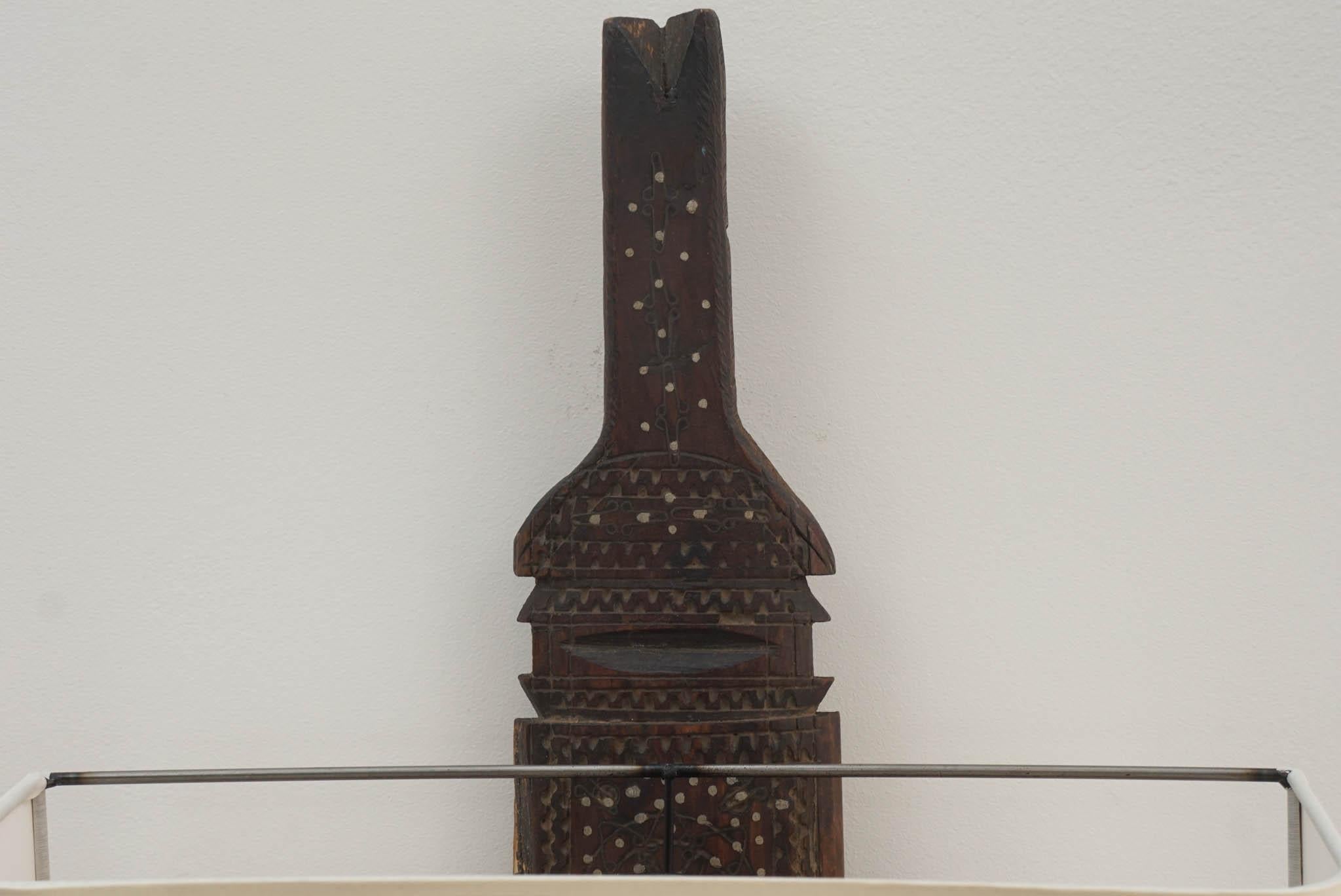 Antike marokkanische Stakes aus Holz zu Holz-Wandleuchtern im Angebot 3