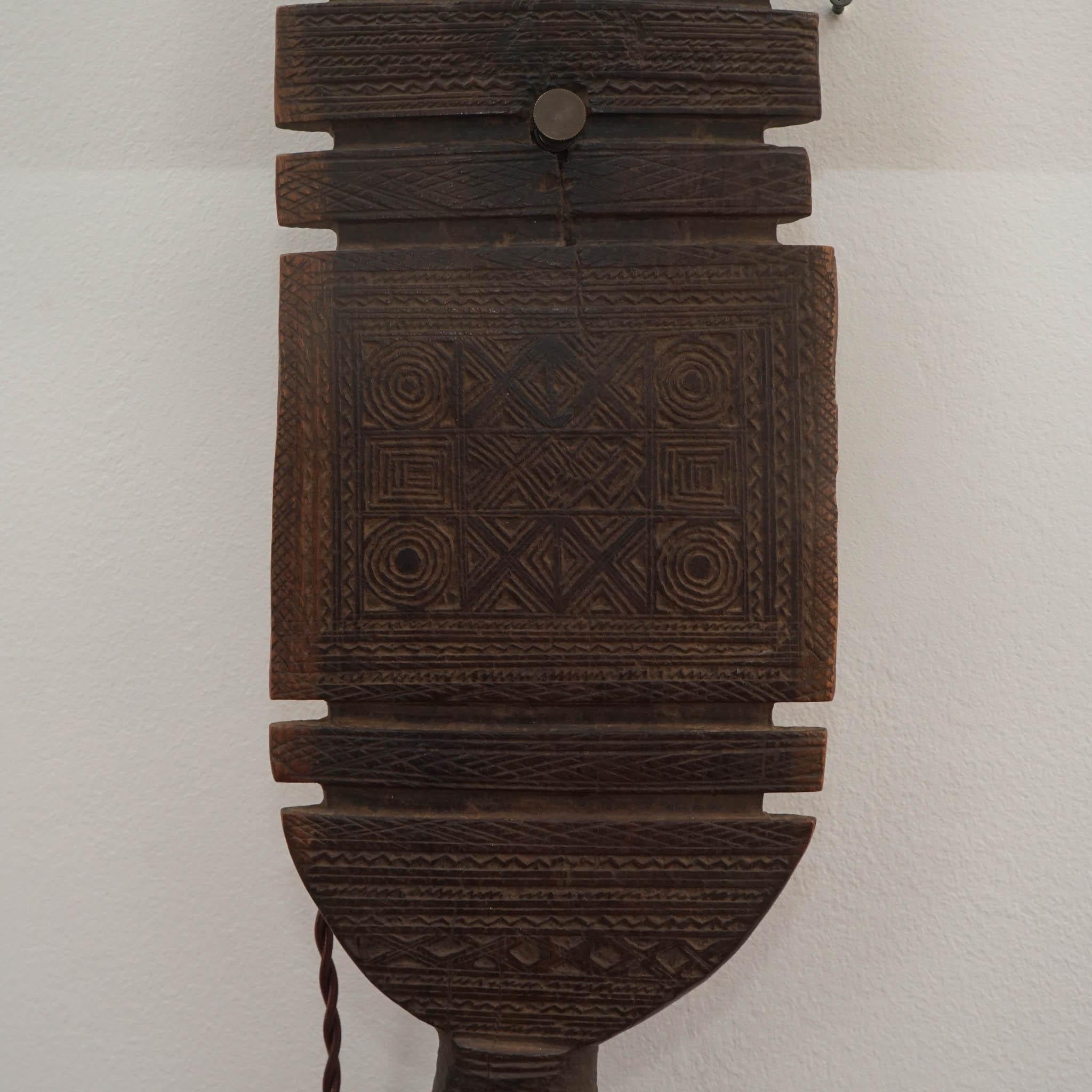 Antike marokkanische Stakes aus Holz zu Holz-Wandleuchtern im Angebot 12