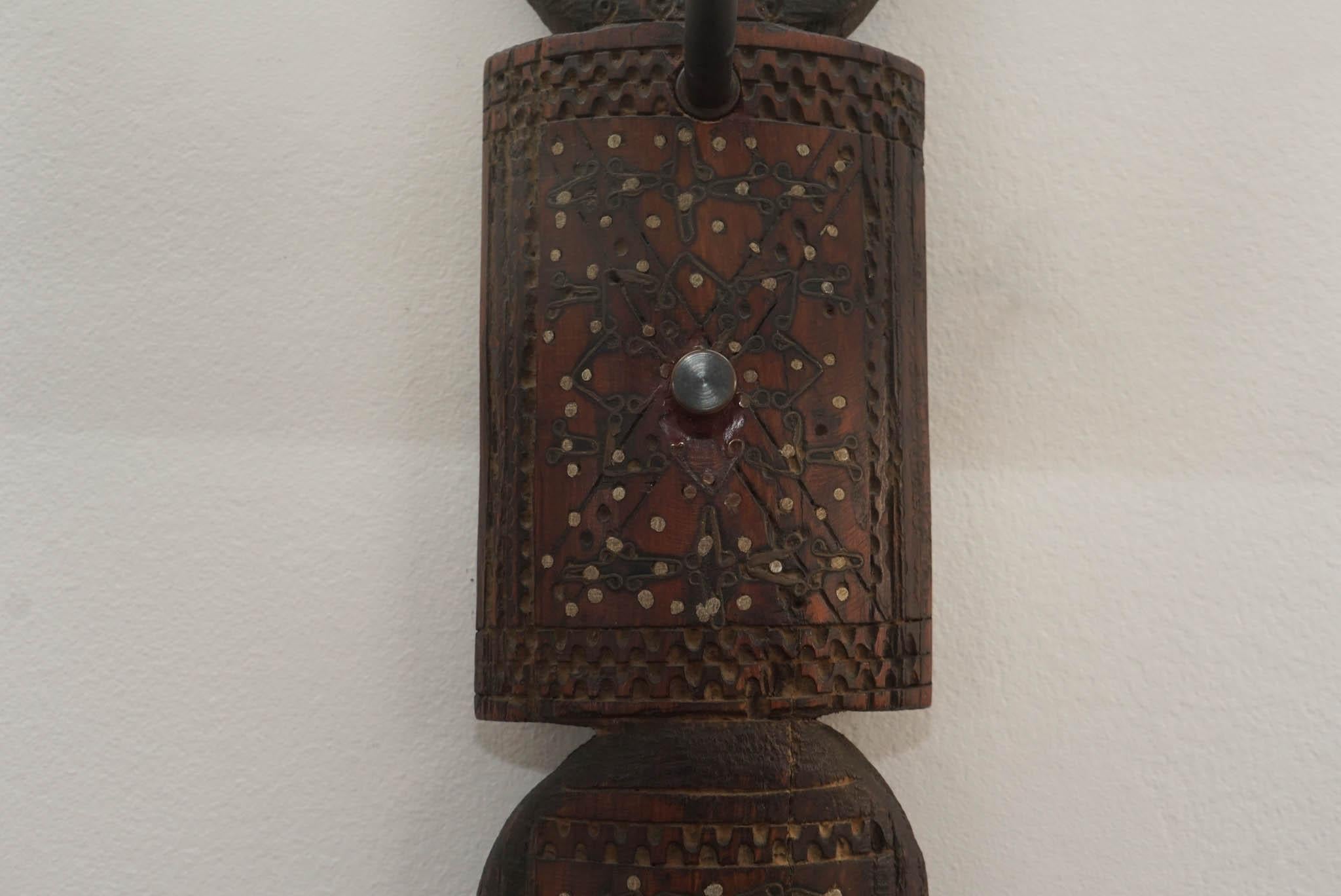 Antike marokkanische Stakes aus Holz zu Holz-Wandleuchtern (Handgefertigt) im Angebot
