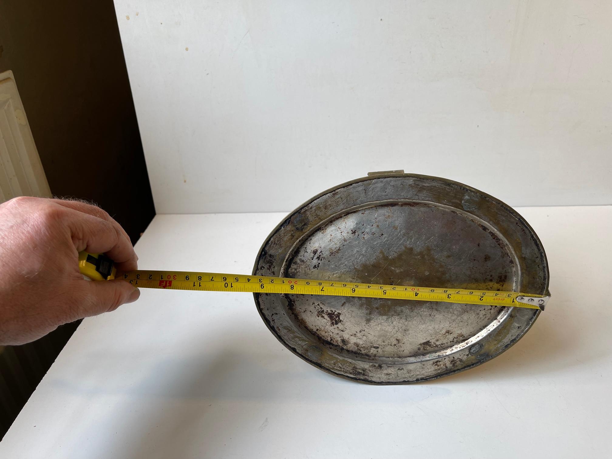 Début du 20ème siècle Ancienne boîte à thé marocaine en laiton, années 1900 en vente