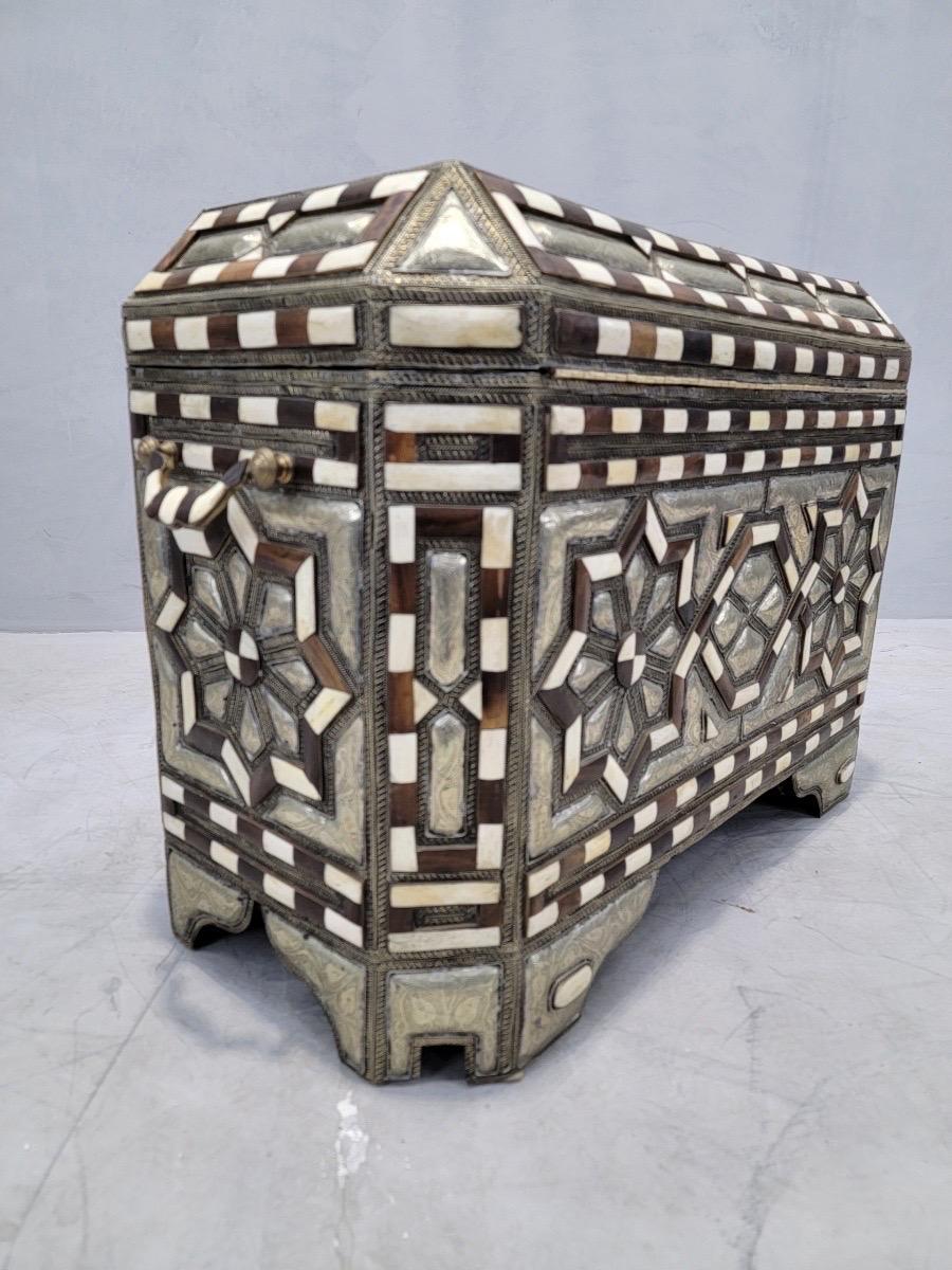 Antique Moroccan Wood Inlaid Bone & Hammered Metal Leather Lined Storage Chest In Good Condition In Chicago, IL