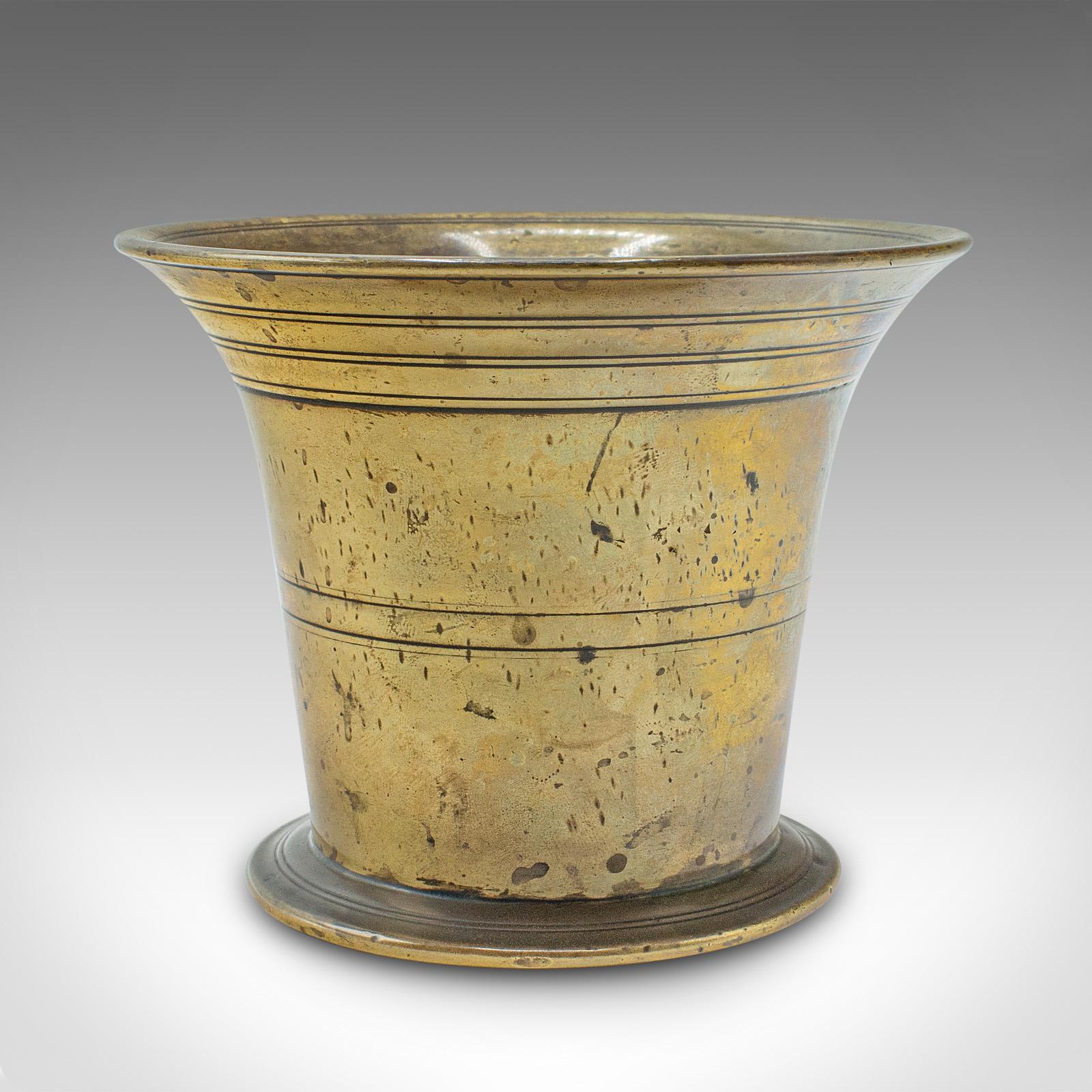 Georgien Duo antique Mortar and Pestle anglais, laiton, apothicaire, jardinière géorgienne en vente