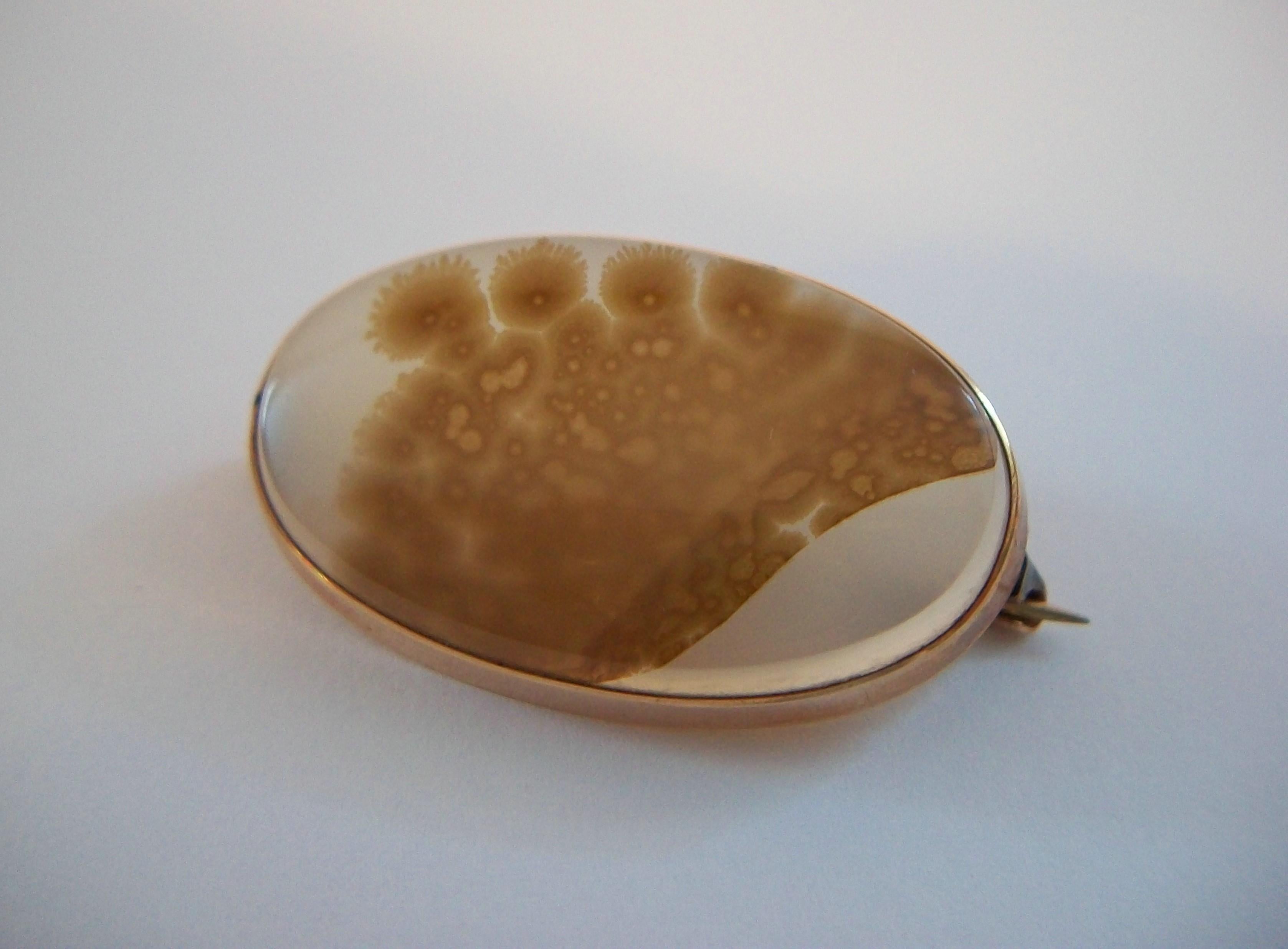 Antique Moss Agate & 10K Yellow Gold Brooch - Circa 1900 For Sale 1