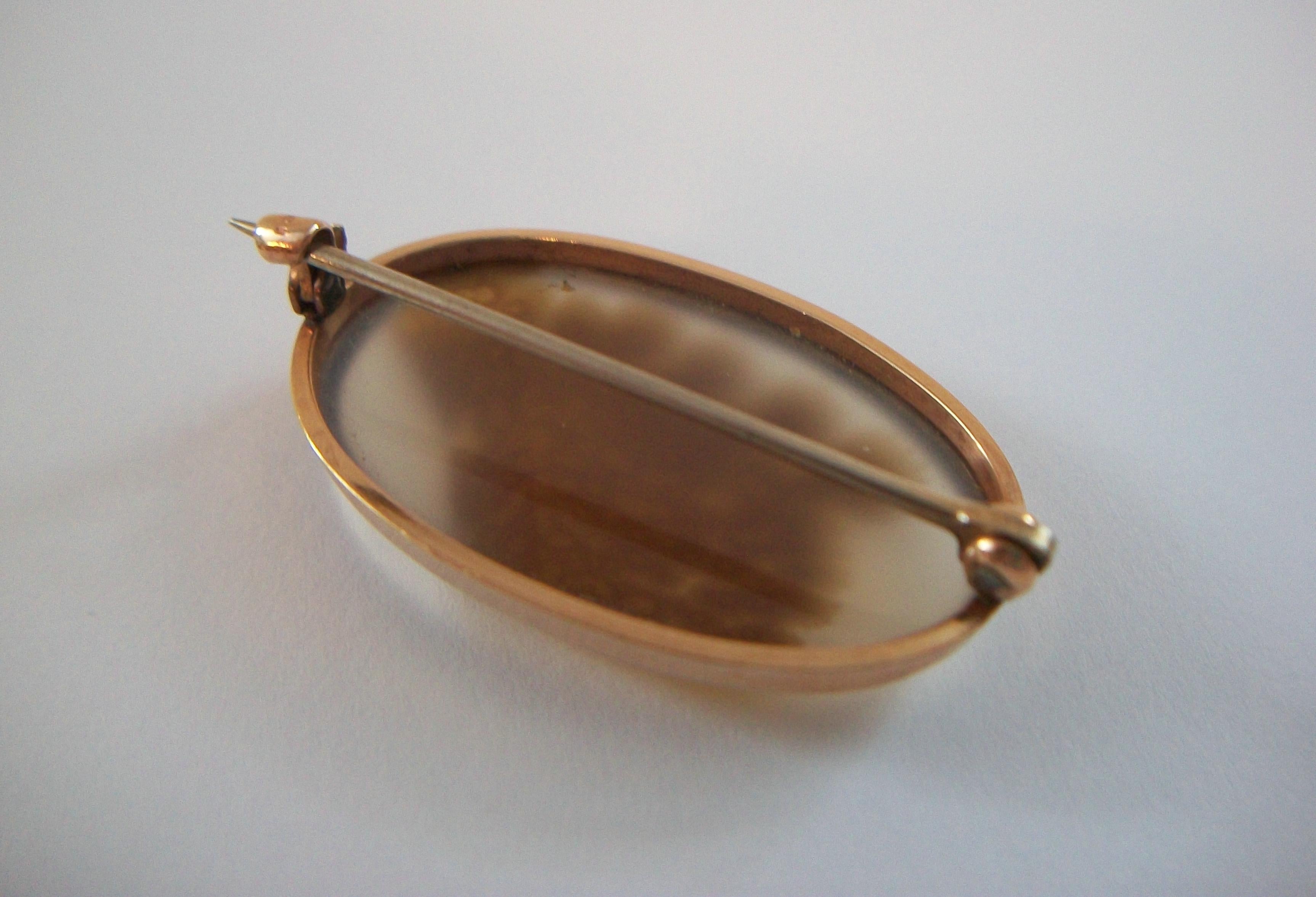 Antique Moss Agate & 10K Yellow Gold Brooch - Circa 1900 For Sale 3