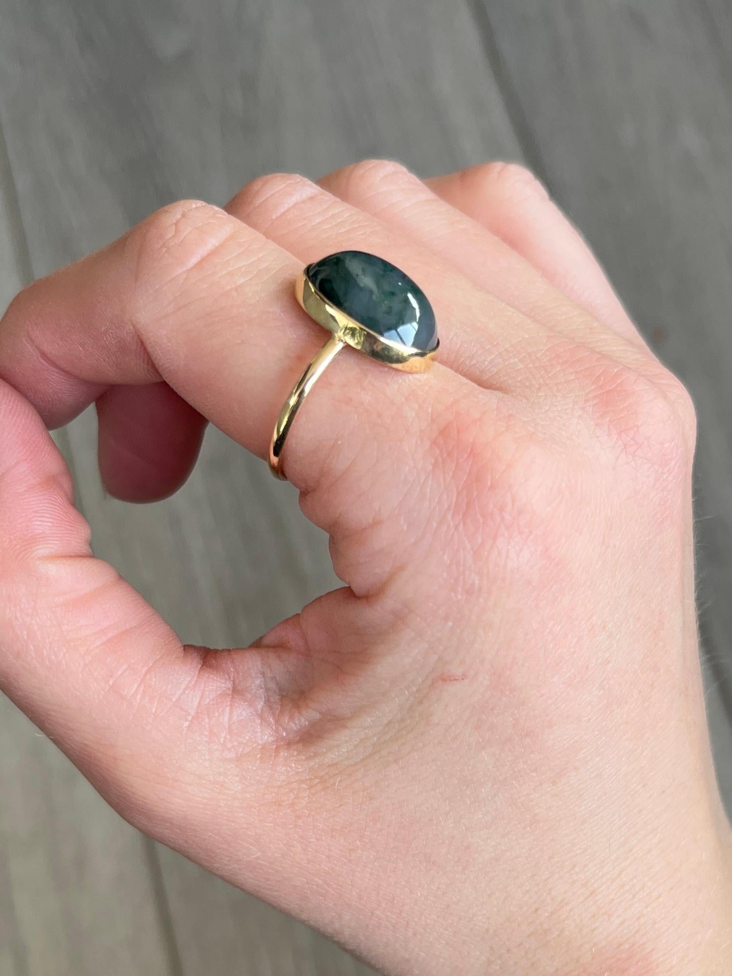 This wonderful moss agate stone has marbling of deep green running through. Surrounding the stone there is a fine gold frame and a simple band. Modelled in 9carat gold. Fully hallmarked Birmingham 1966. 

Size: T or 9 1/2 
Stone Dimensions: 15x11mm