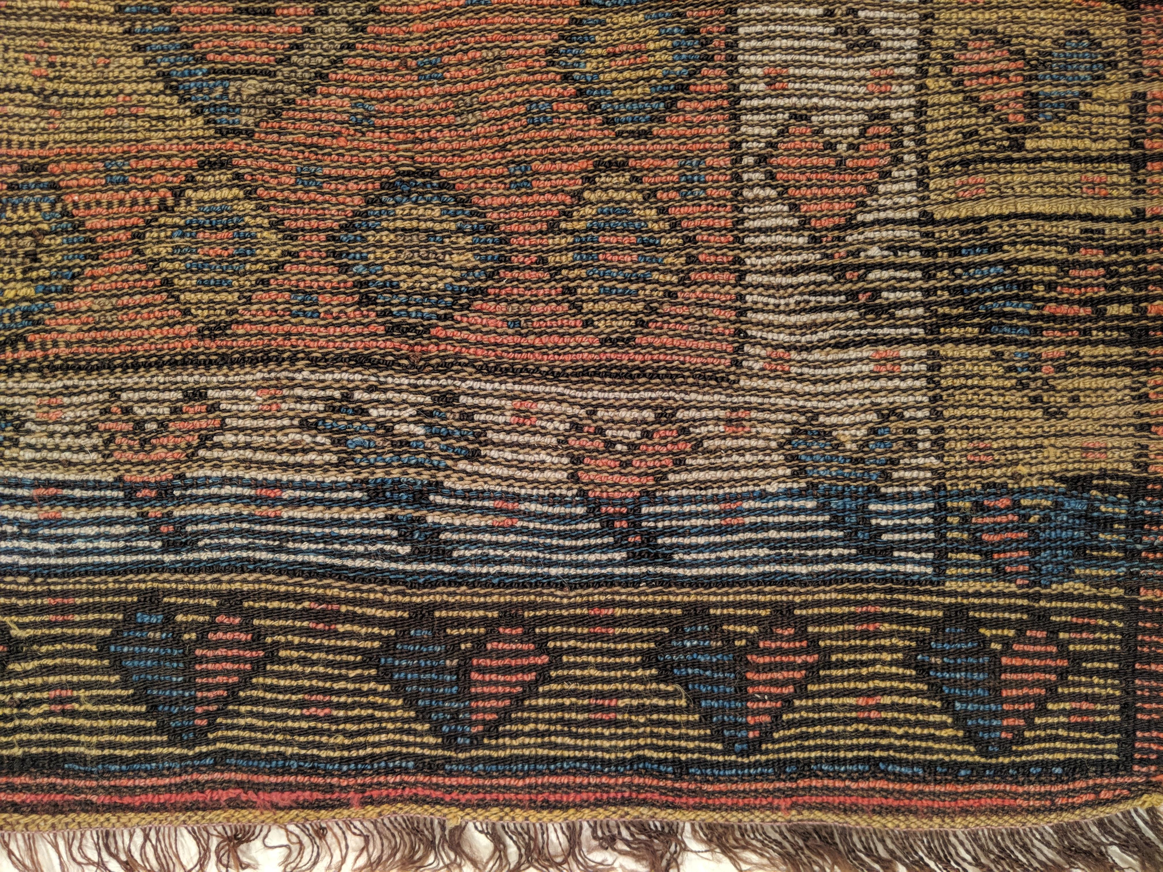 Antique Moss Green Turkish Prayer Rug with Hearts Border  In Excellent Condition For Sale In Milan, IT