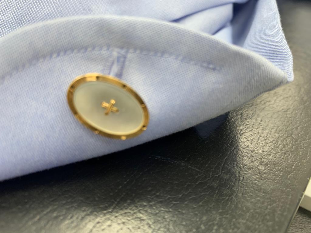 Antique Mother-of-Pearl and 18 Karat Yellow Gold Double Sided Cufflinks In Good Condition In New York, NY