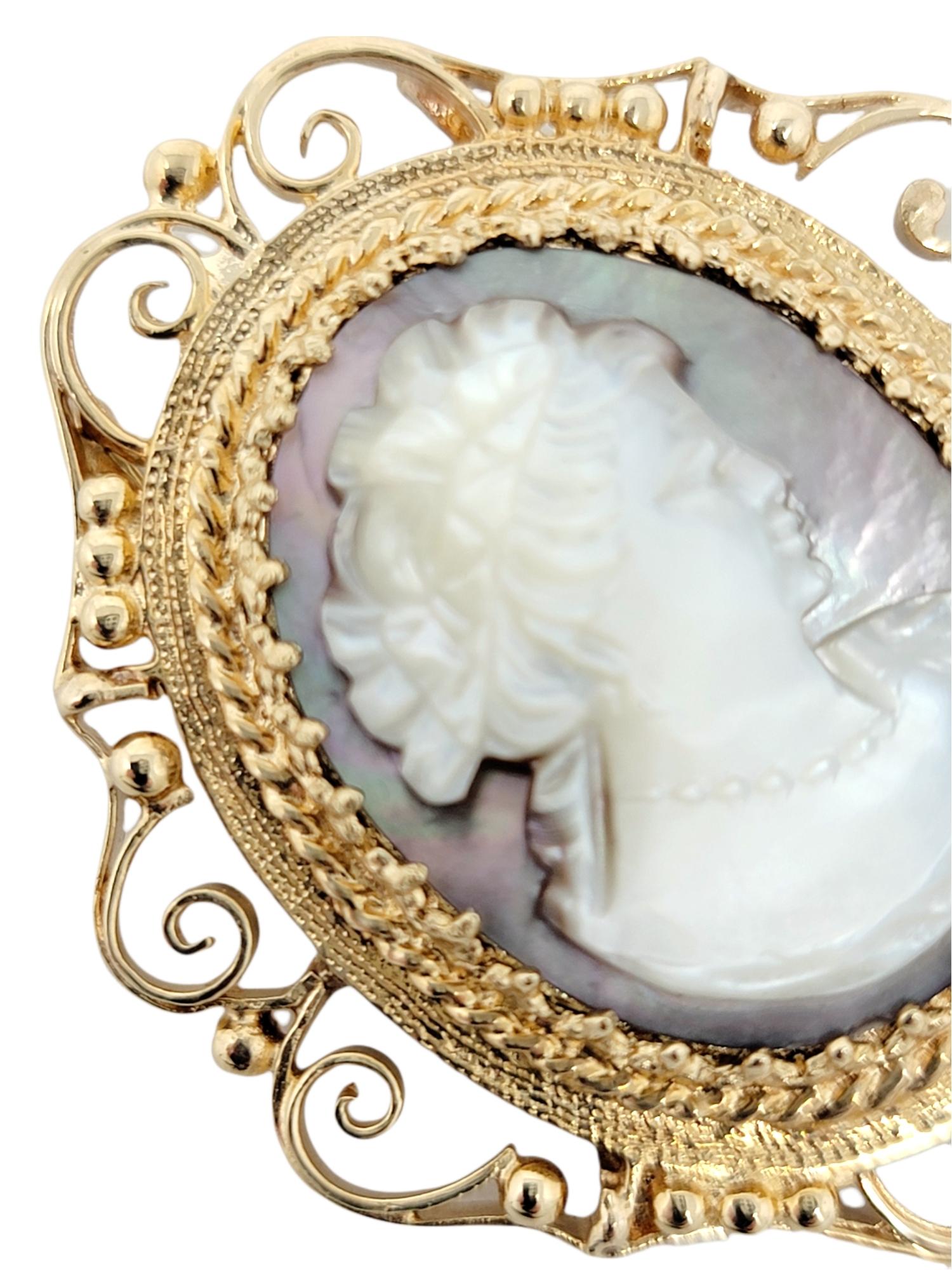 Antiguo broche / colgante de camafeo tallado en madreperla de oro amarillo de 14 quilates Victoriano