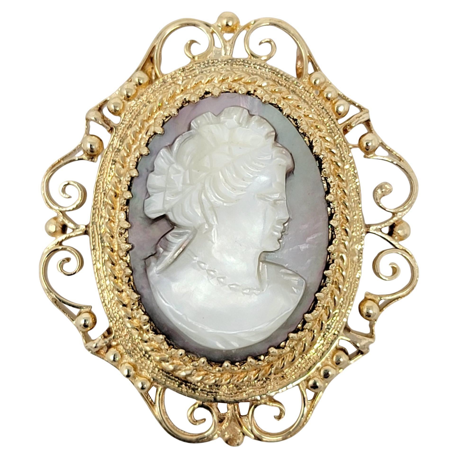 Antique Broche / Pendentif Camée en or jaune 14 carats, nacre sculptée