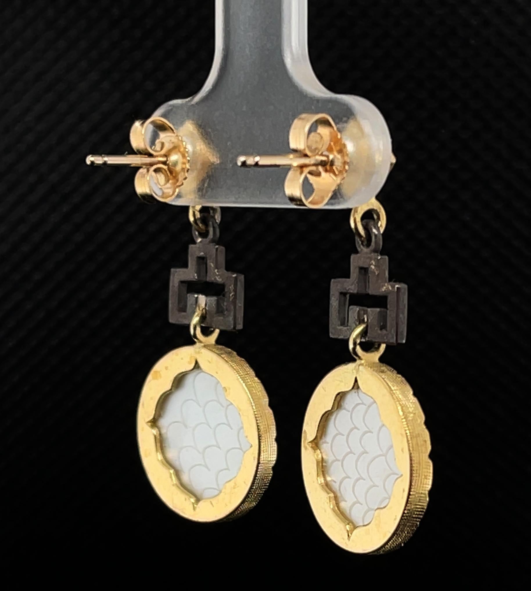 Antique Mother-of-Pearl Gaming Counter Drop Earrings in Gold and Silver In New Condition For Sale In Los Angeles, CA