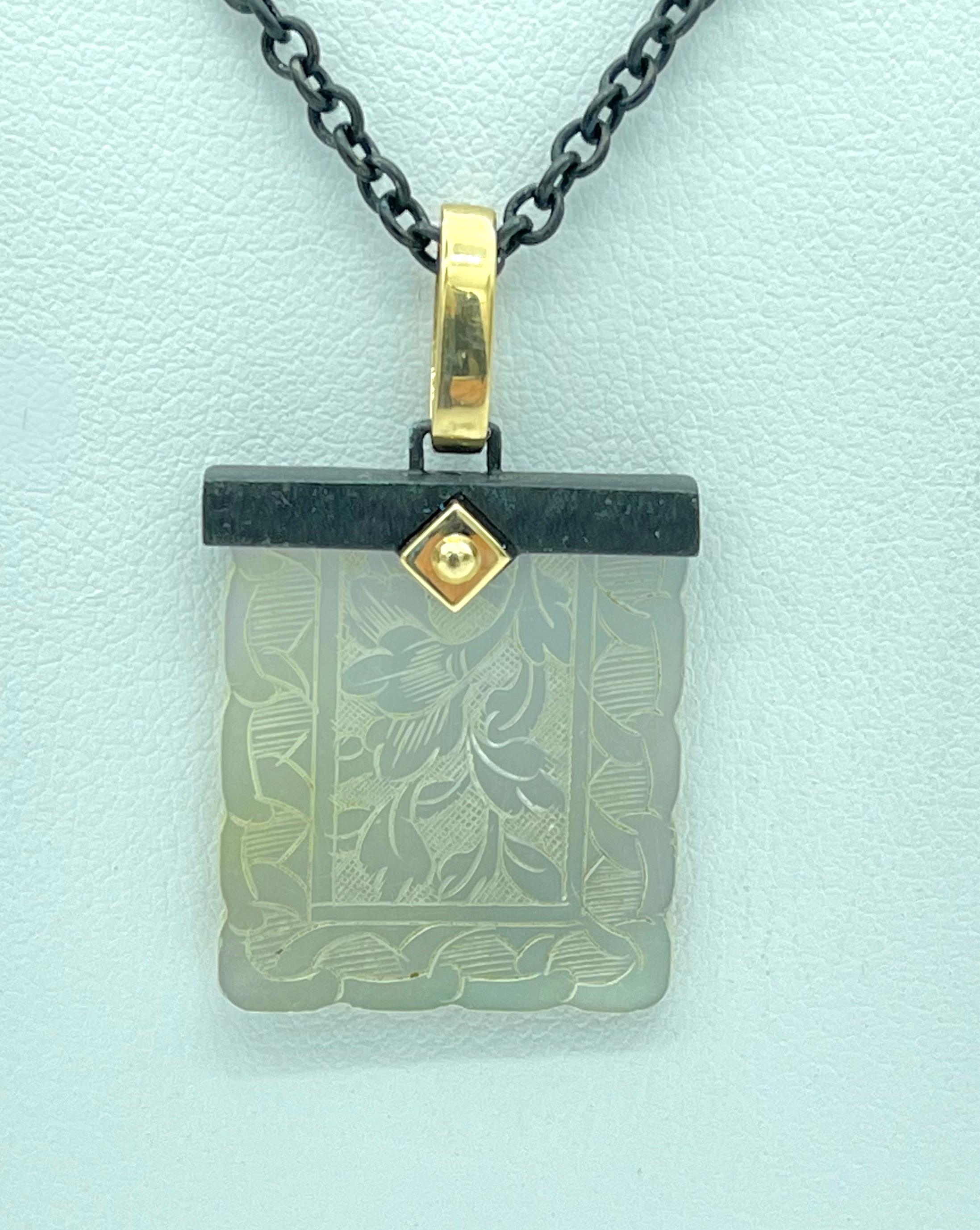 Antique Mother-of-Pearl Gaming Counter in 18K Gold and Silver Pendant with Chain For Sale 3