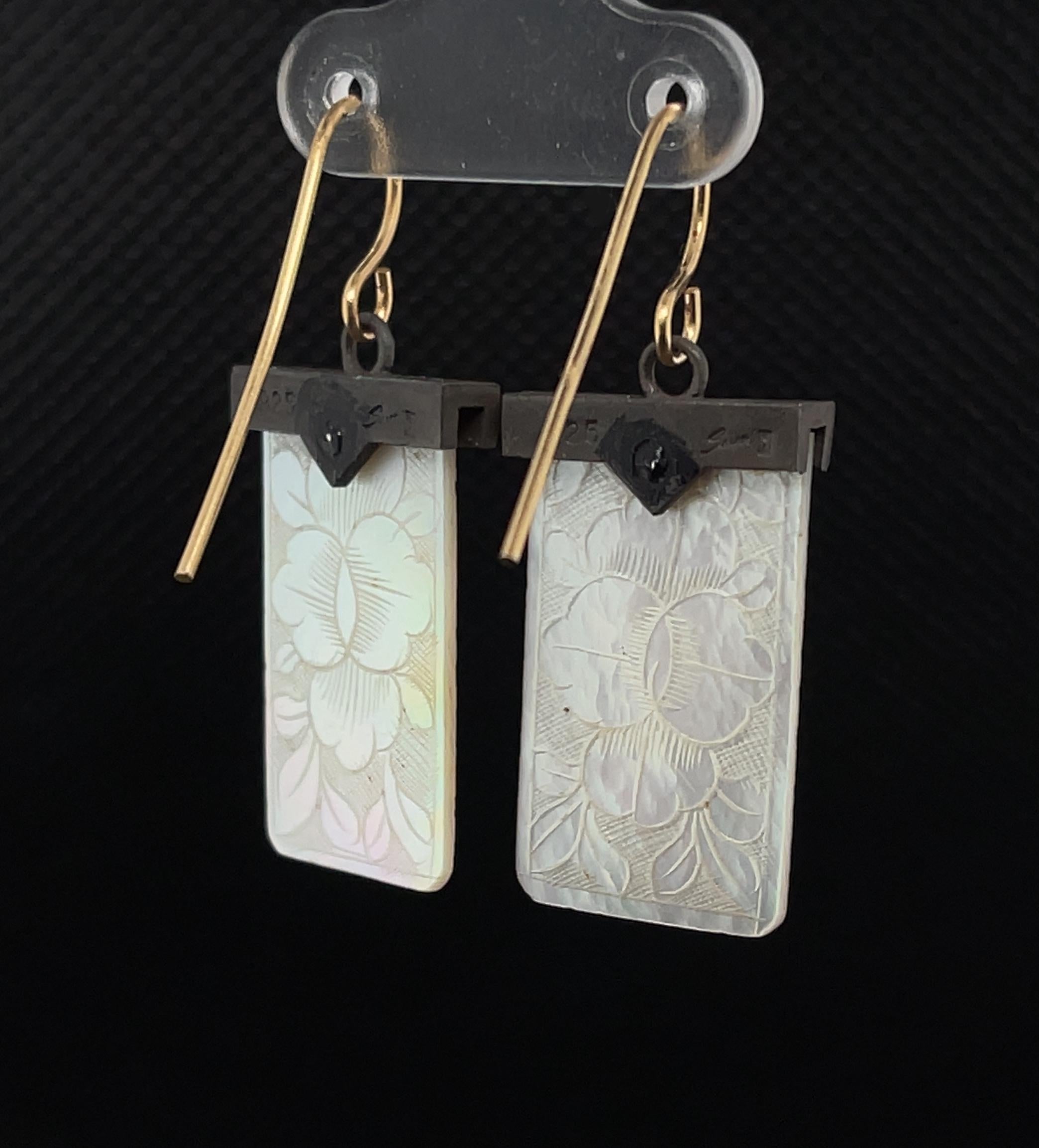 Antique Mother-of-Pearl Gaming Counter 18k Yellow Gold & Silver Dangle Earrings In New Condition In Los Angeles, CA