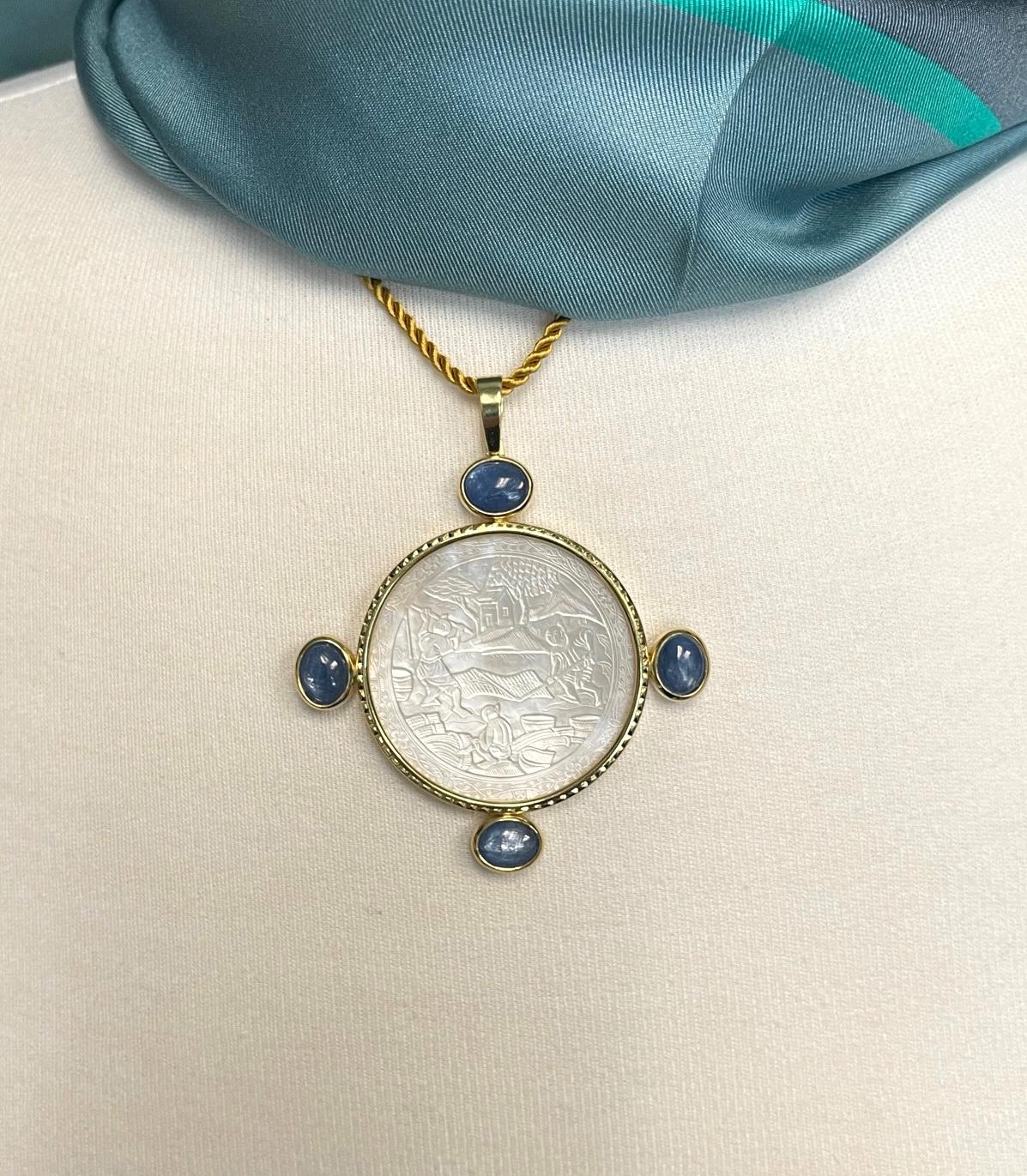 Antique Mother-of-Pearl Gaming Counter with Kyanite in 18k Yellow Gold Pendant For Sale 2