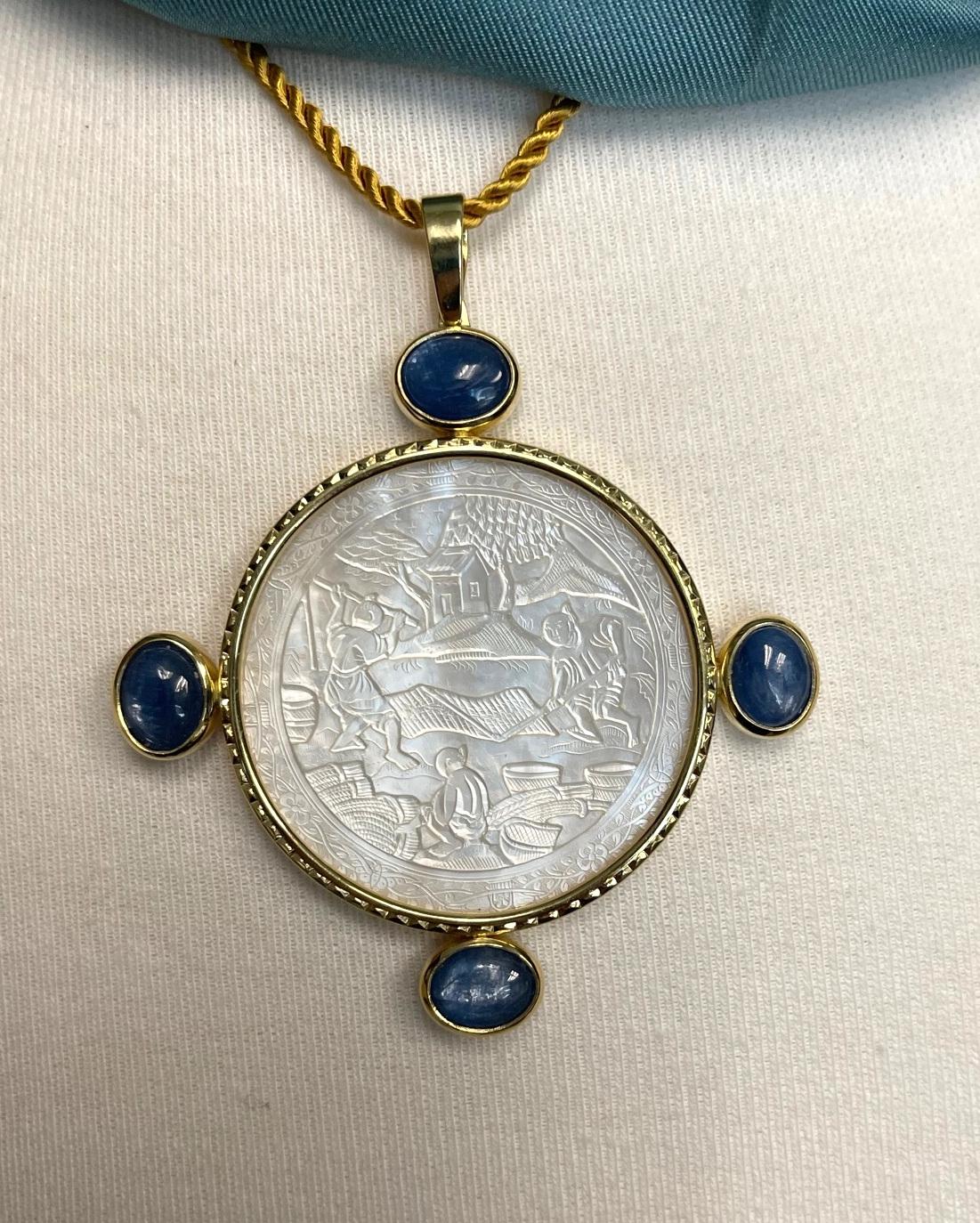 Antique Mother-of-Pearl Gaming Counter with Kyanite in 18k Yellow Gold Pendant For Sale 3