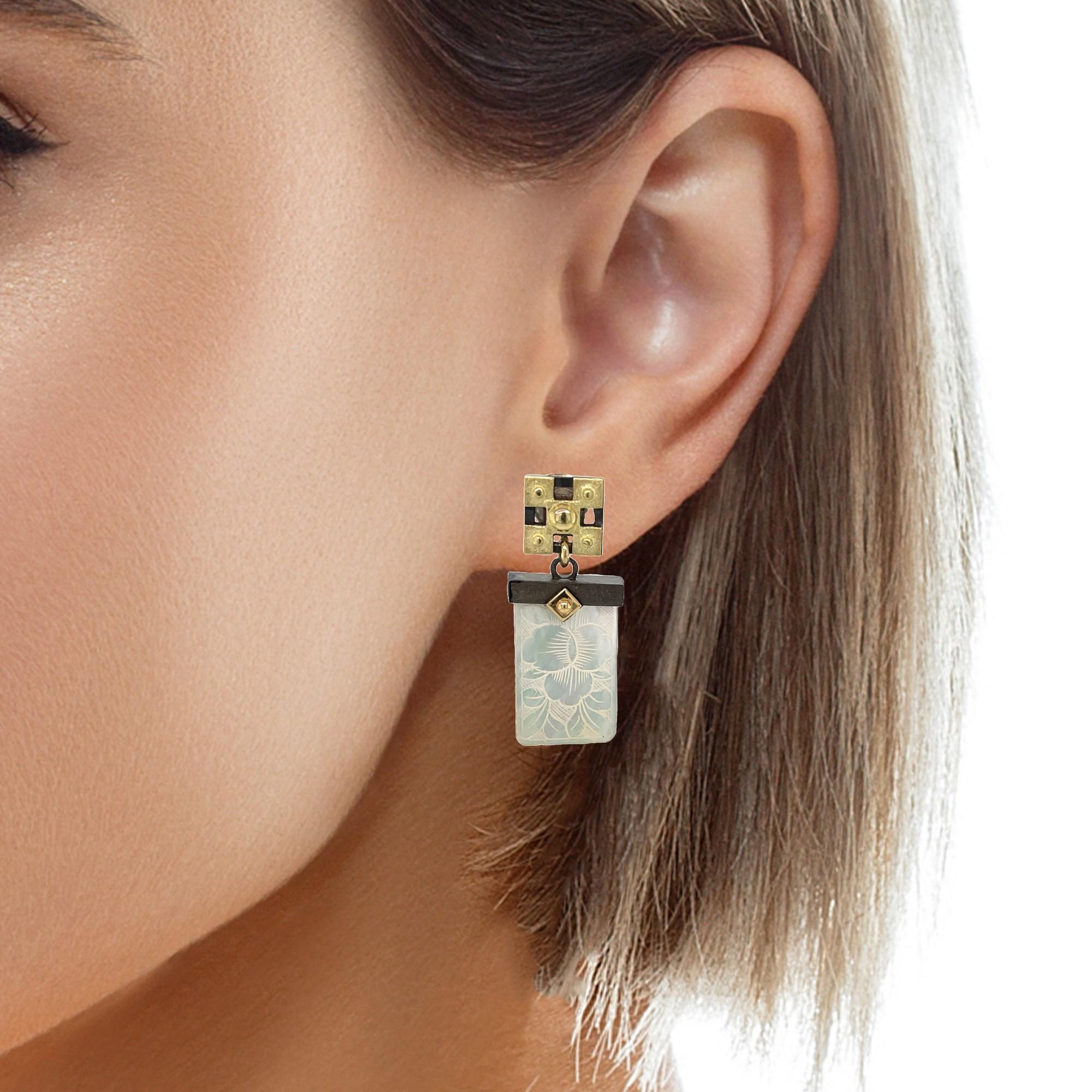 Antique Mother-of-Pearl Gaming Counter Earrings in 18k Gold and Blackened Silver In New Condition In Los Angeles, CA