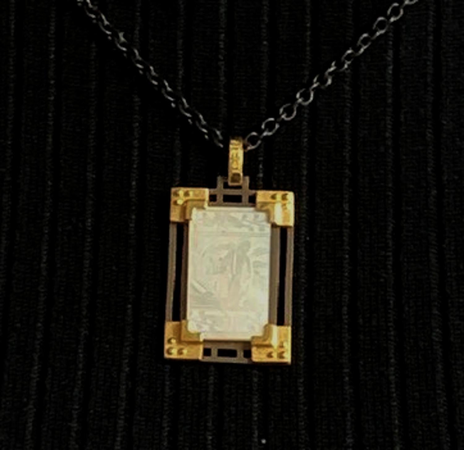 Antique Mother-of-Pearl Gaming Counter 18k Yellow Gold, Silver Pendant Necklace In New Condition In Los Angeles, CA