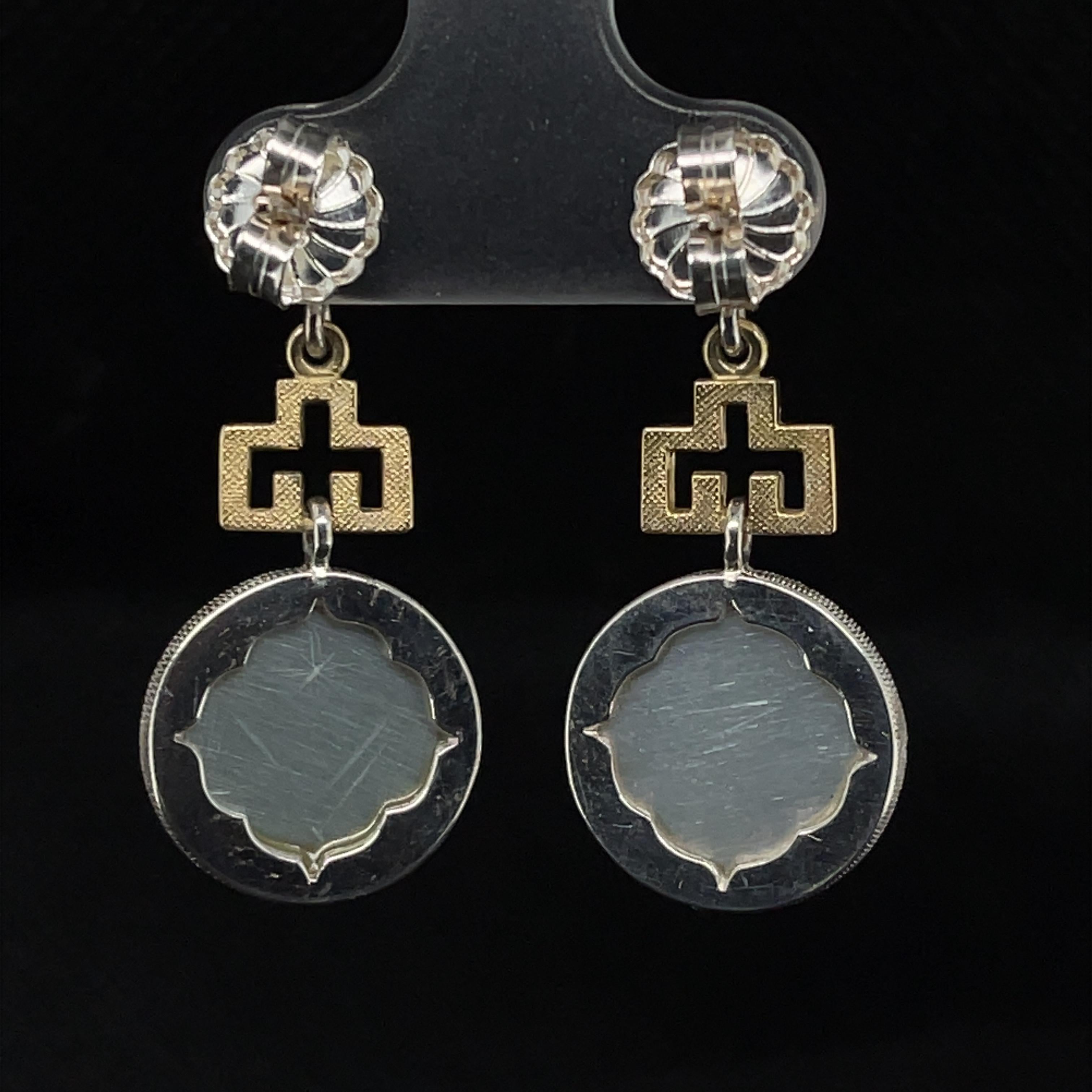 Antique Mother-of-Pearl Gaming Counter Yellow Gold and Silver Dangle Earrings In New Condition For Sale In Los Angeles, CA