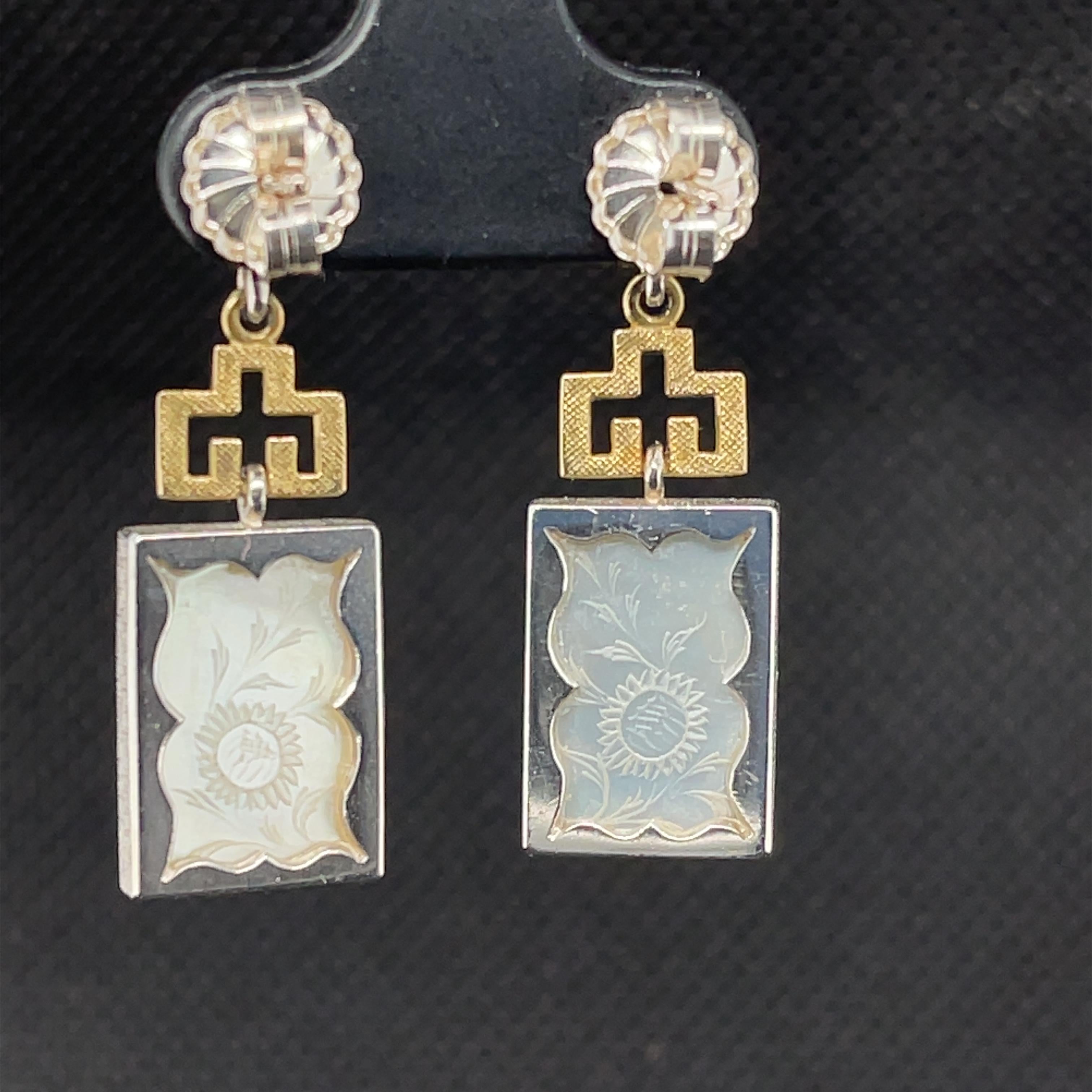Hand-carved Antique Mother-of-Pearl Dangle Earrings in Yellow Gold and Silver  In New Condition For Sale In Los Angeles, CA