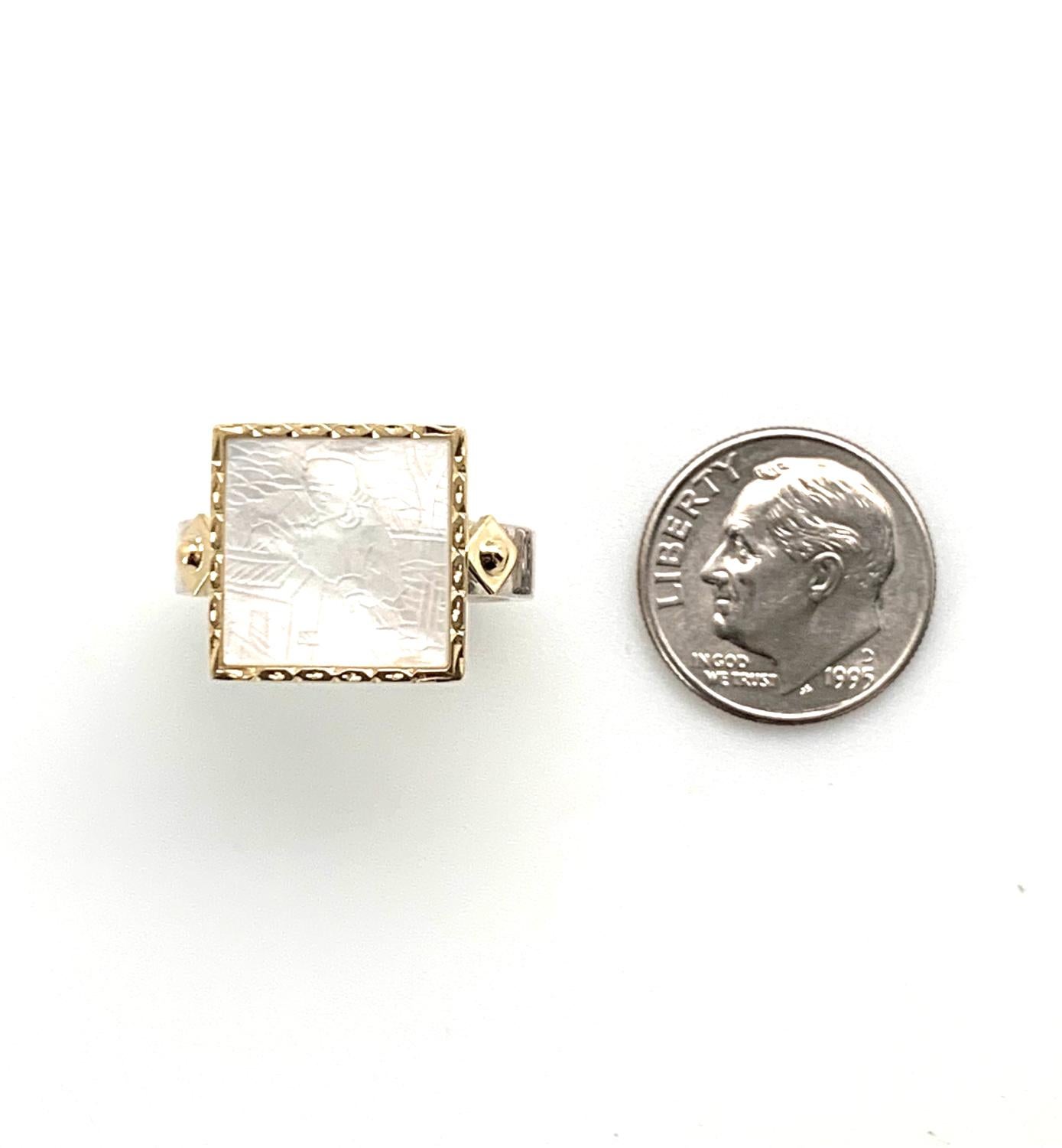 Antique Mother-of-Pearl Gaming Counter Ring in 18k Yellow Gold and Silver  For Sale 3