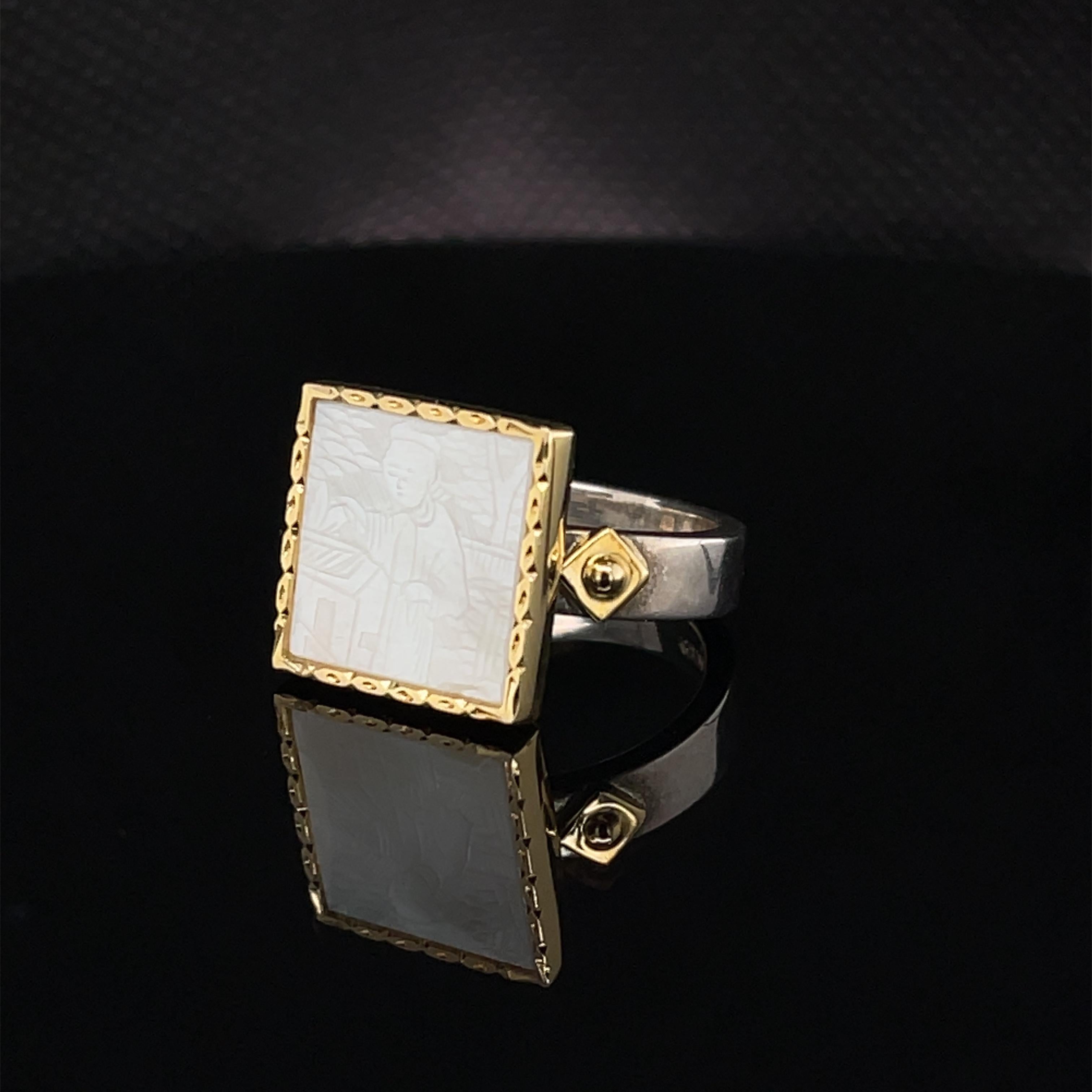 Antique Mother-of-Pearl Gaming Counter Ring in 18k Yellow Gold and Silver  For Sale 1