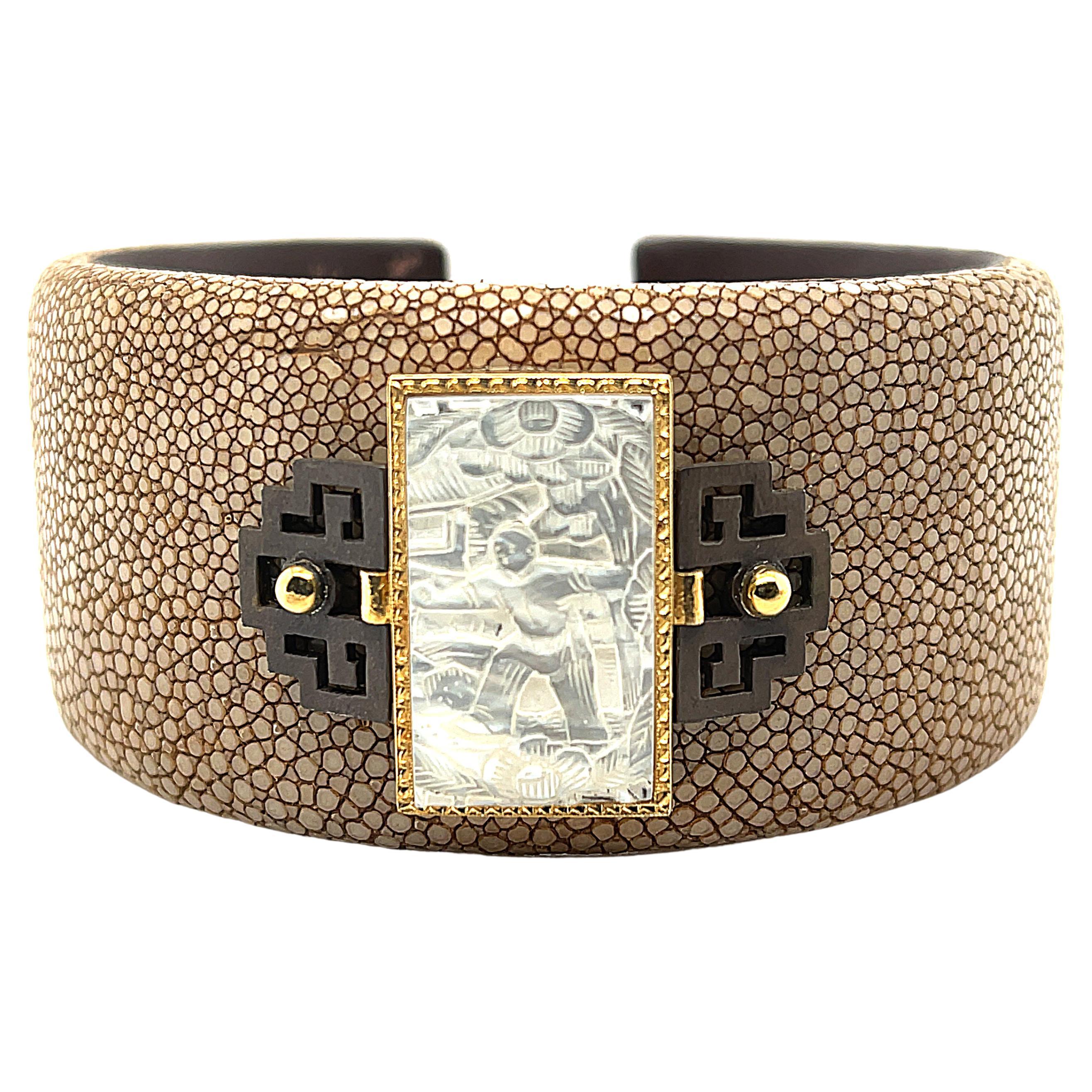 Antikes, breites, antikes Perlmutt-Spielarmband aus Gelbgold mit Shagreen-Manschettenarmband