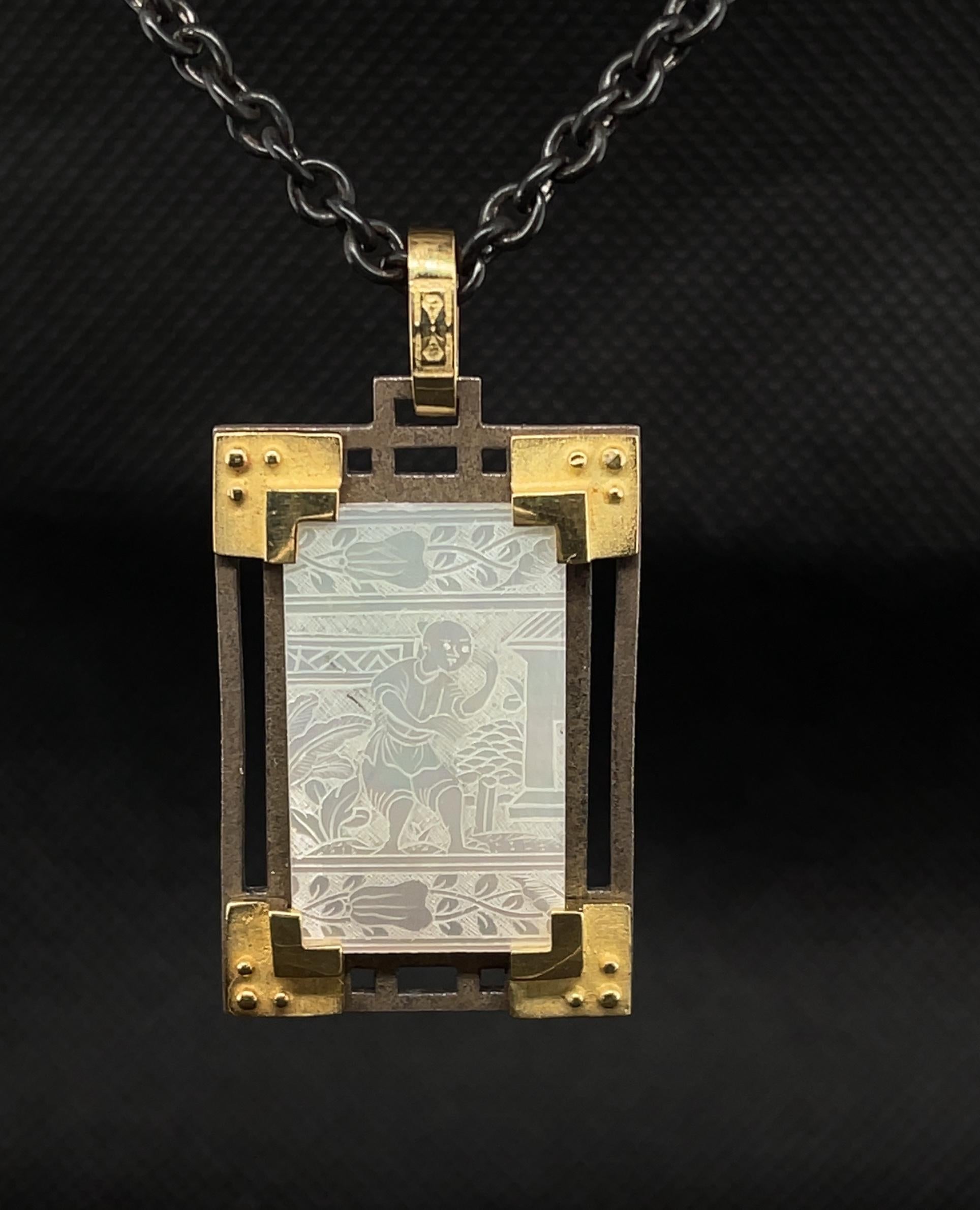 Antique Mother-of-Pearl Gaming Counter Pendant in Gold and Blackened Silver   For Sale 3