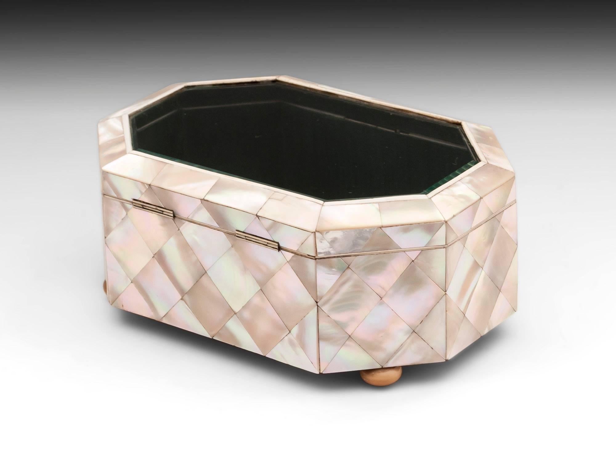 Antique Mother-of-Pearl Glazed Top Jewelry Box In Good Condition For Sale In Northampton, United Kingdom