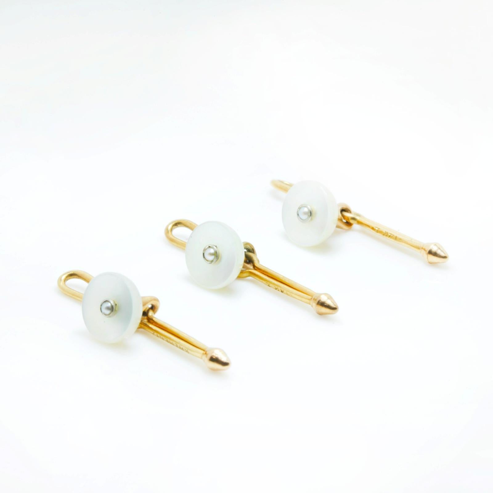 Round Cut Antique Mother of Pearl Gold Cufflink Set