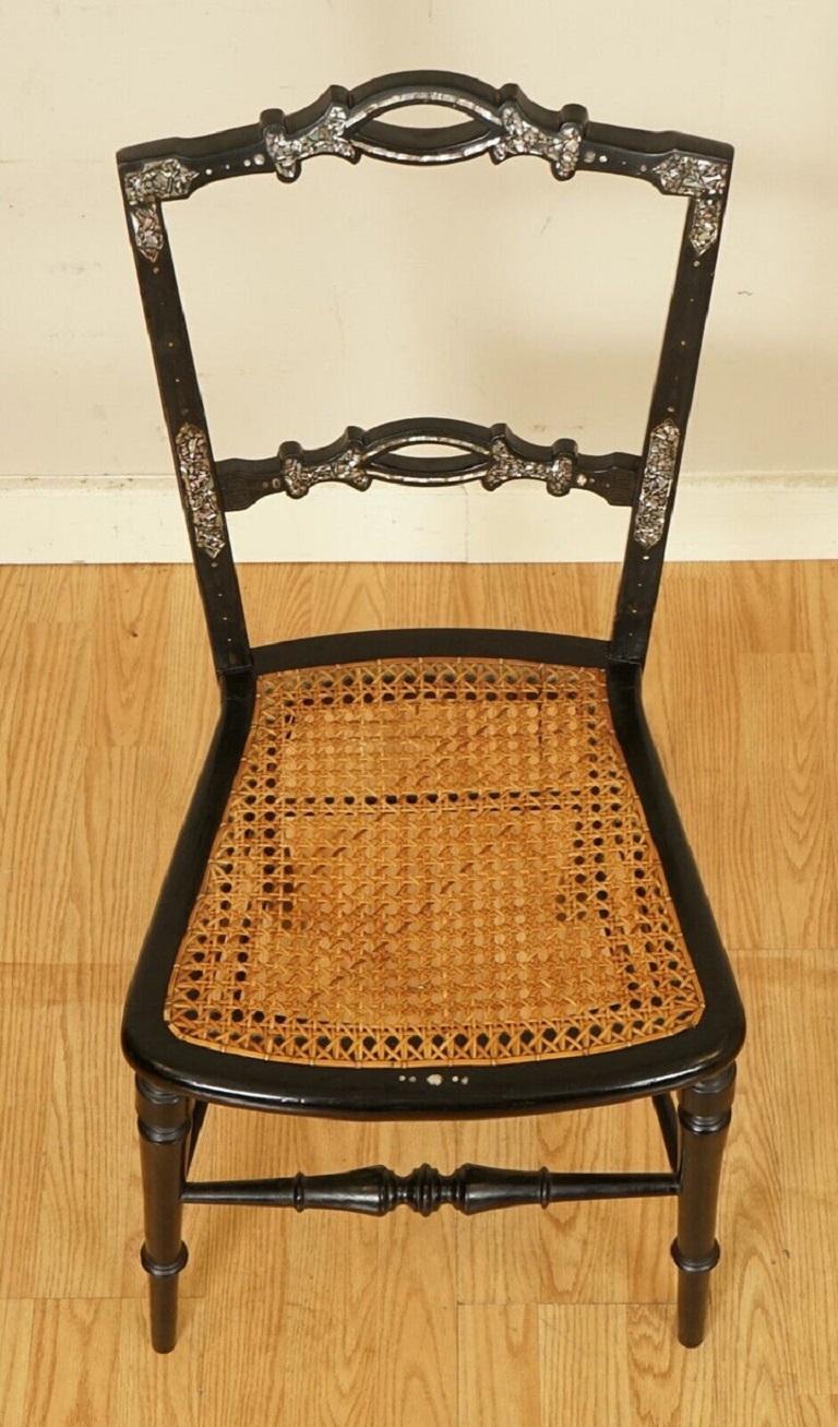 Antiker ebonisierter Regency-Stuhl mit Perlmutt-Intarsien, um 1815 (Handgefertigt) im Angebot