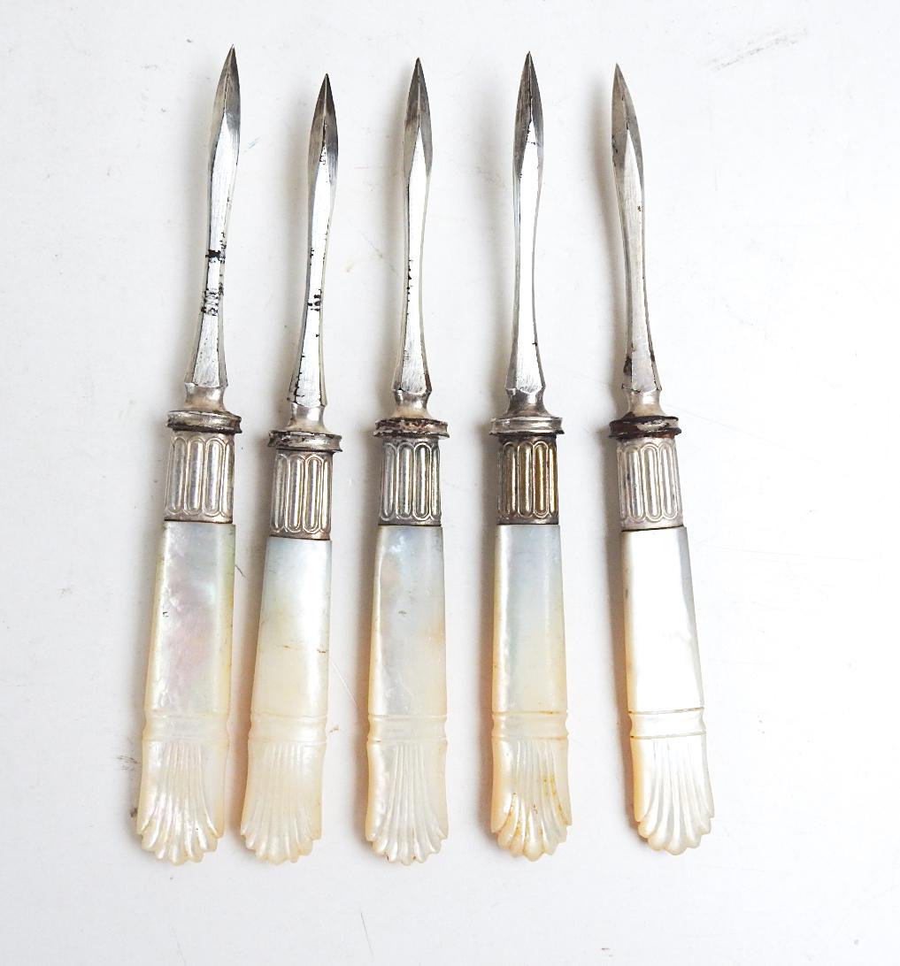 Antique Mother of Pearl Nut Picks - Set of 5 In Good Condition For Sale In Seguin, TX