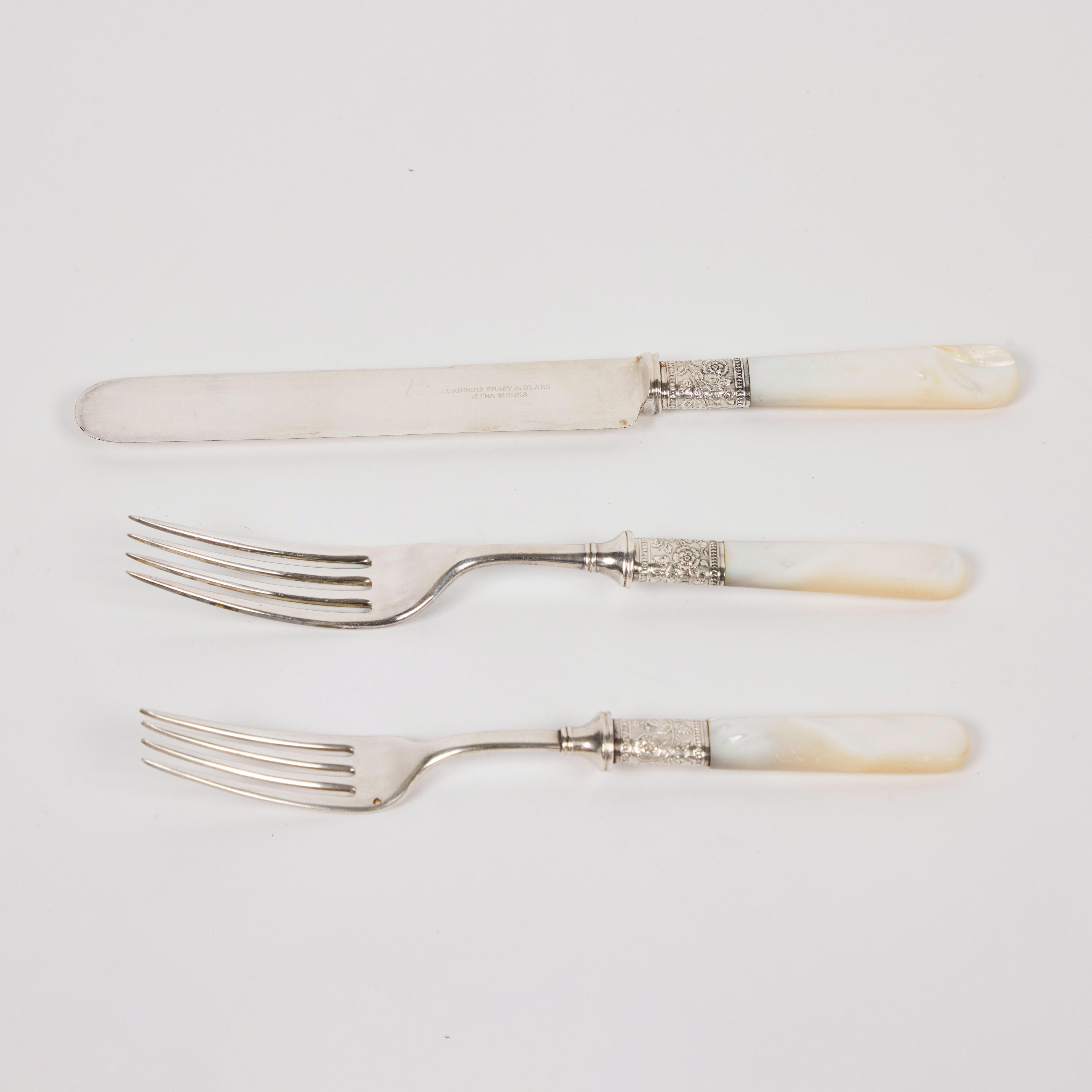 Antique Mother Of Pearl + Sterling Silver Flatware  Set of 6 In Good Condition In Pasadena, CA