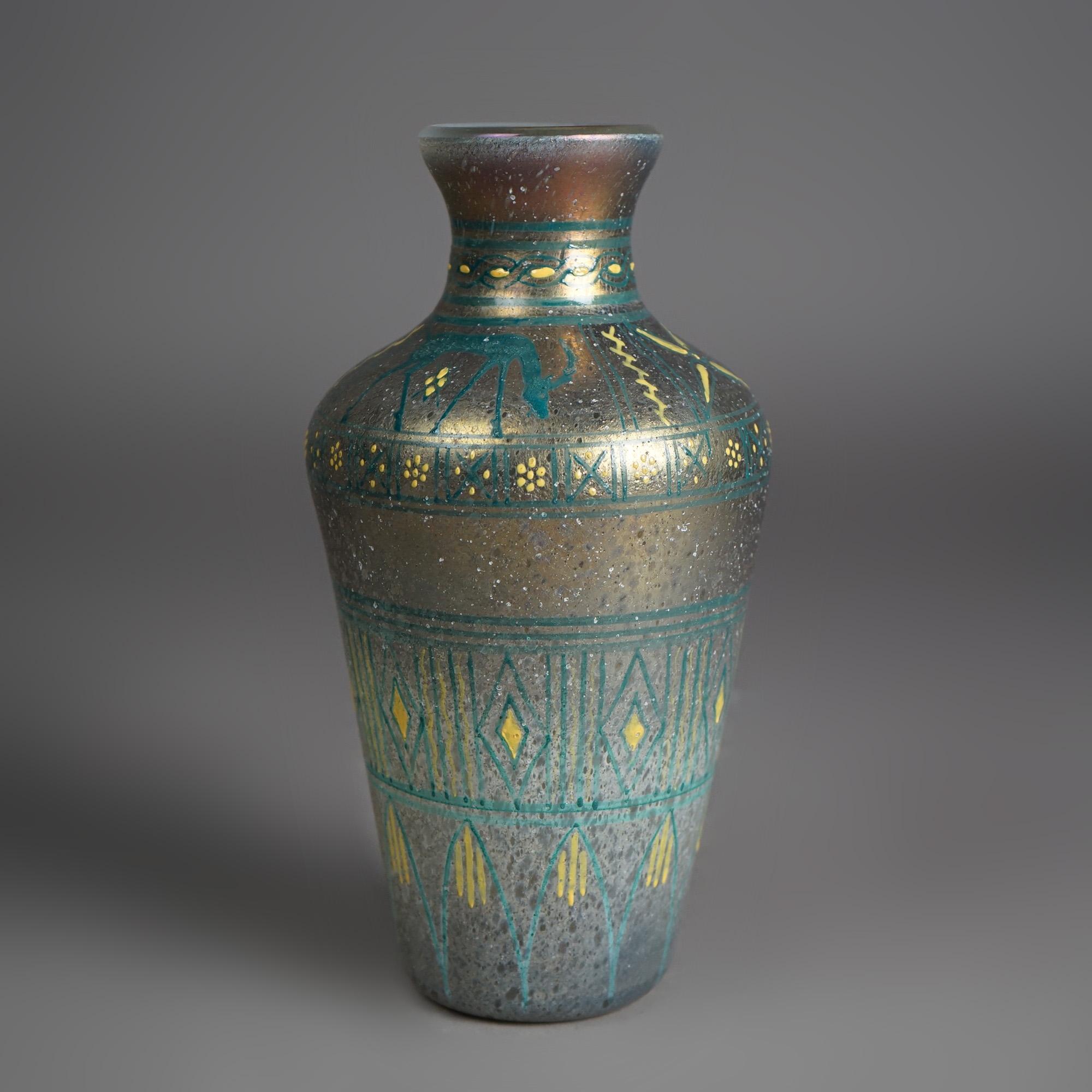 Américain Vase Figural en Verre d'Art Antique Revival Egyptien de Mount Washington Circa 1900 en vente