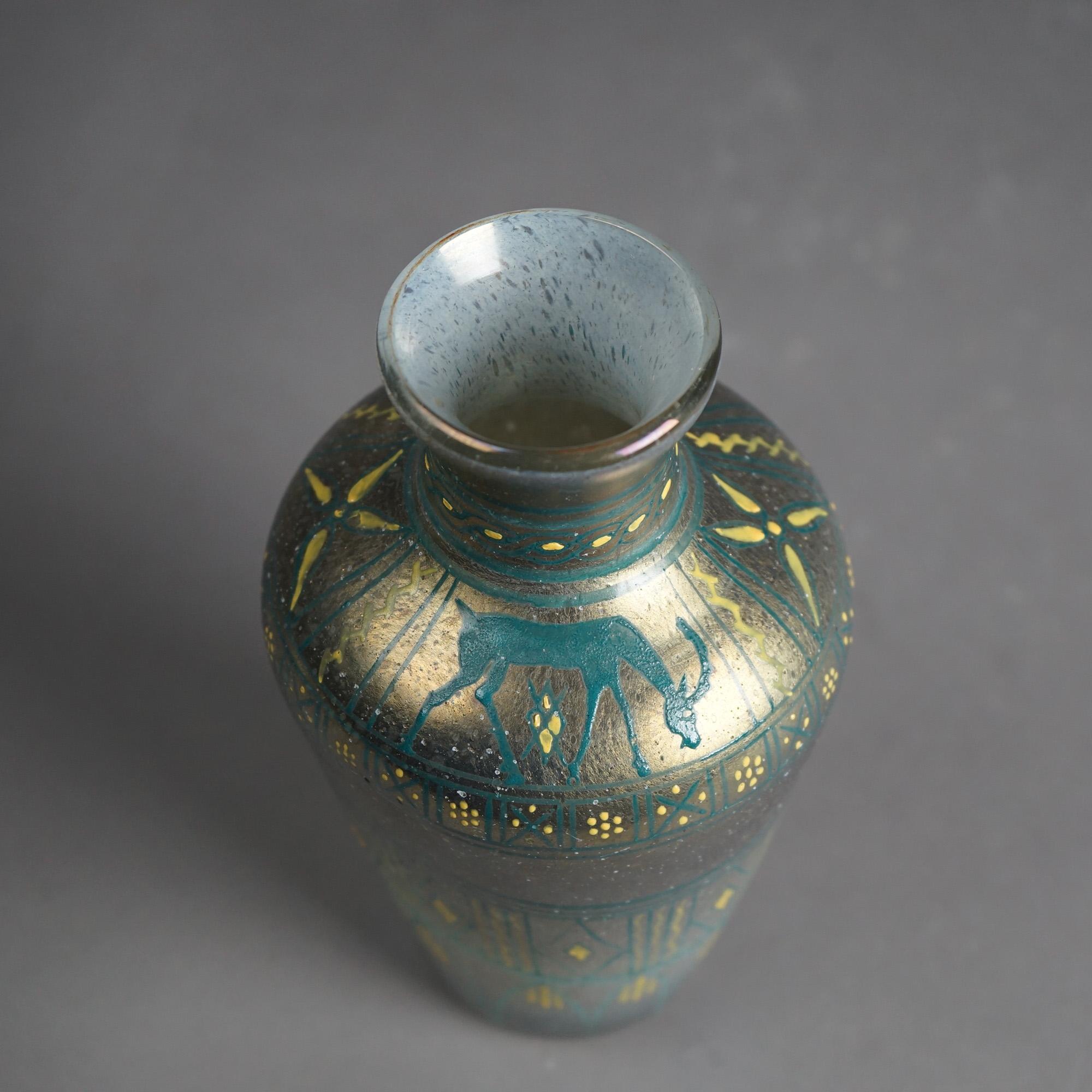 Vase Figural en Verre d'Art Antique Revival Egyptien de Mount Washington Circa 1900 en vente 1