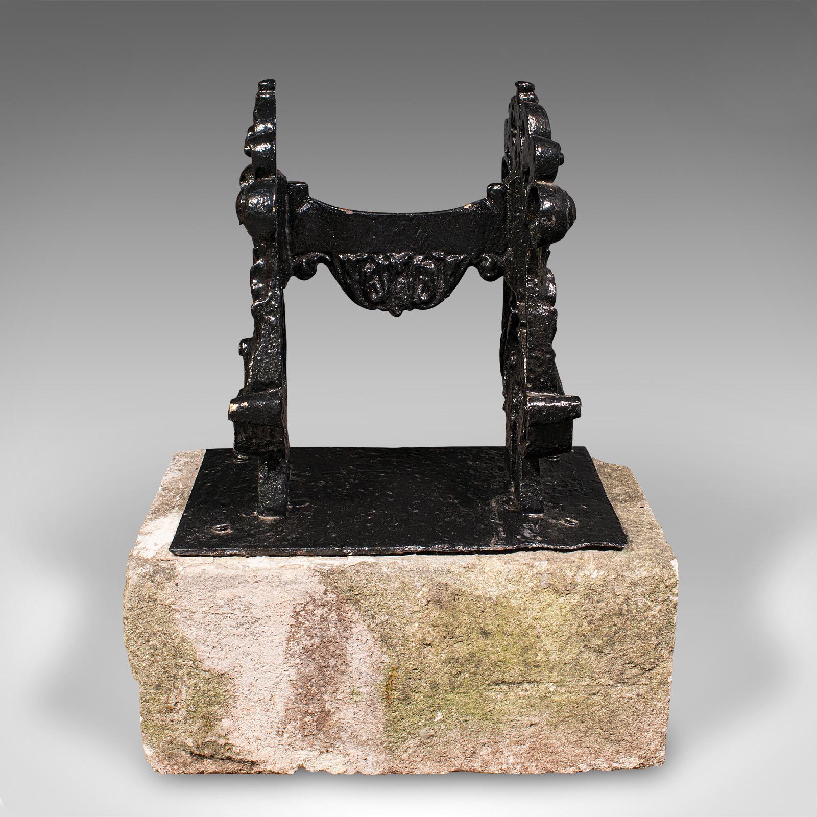 Antique Mounted Boot Scraper, English Cast Iron, Bath Stone, Georgian Town House In Good Condition For Sale In Hele, Devon, GB