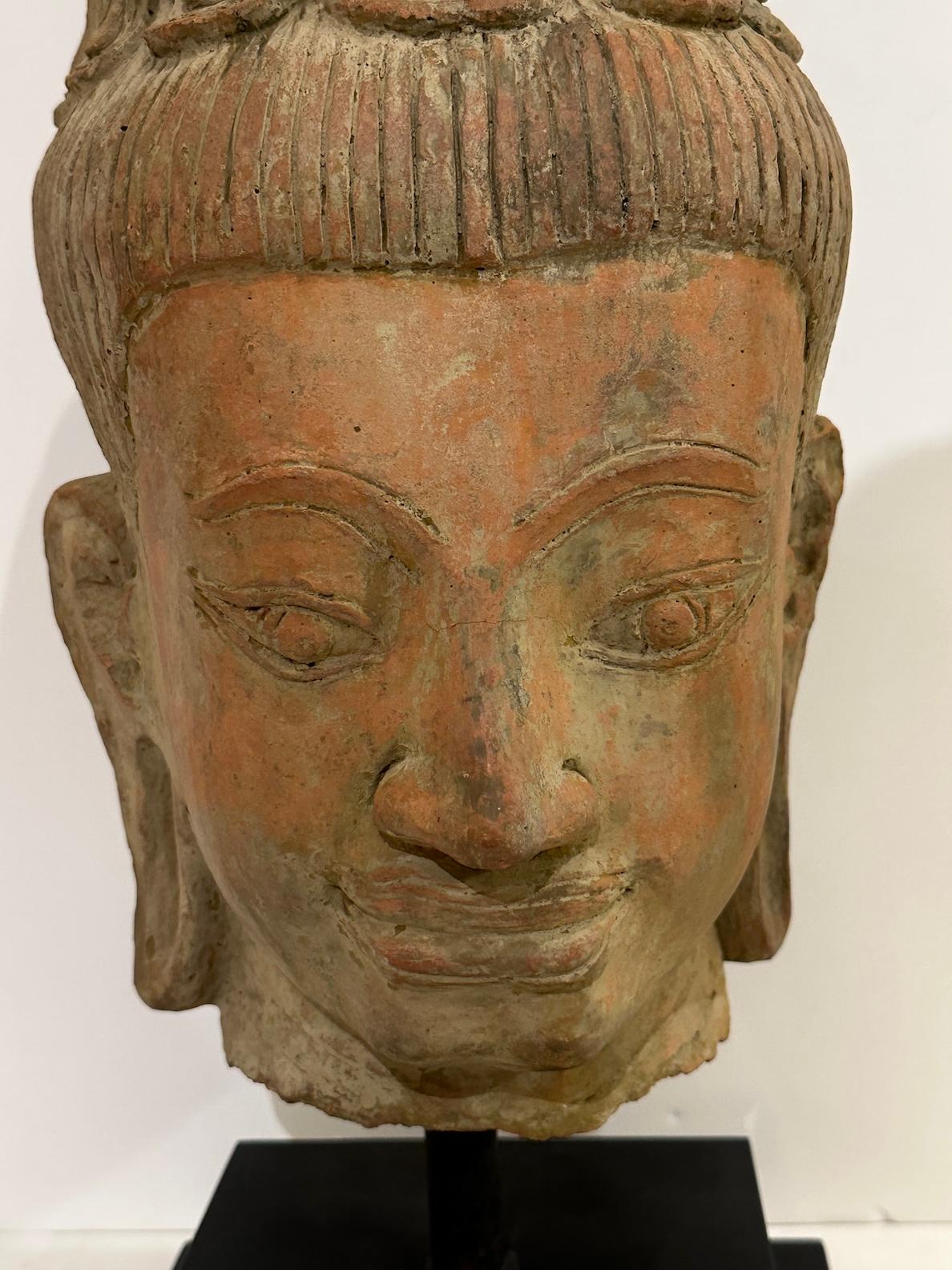 Calco Bodhisattva antico di terracotta montato in vendita