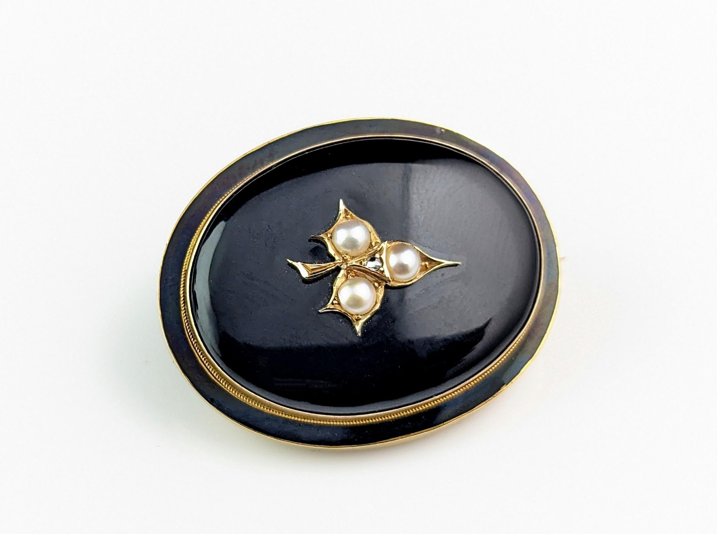 Antique Mourning brooch, Onyx, Pearl and Diamond, 15k gold, Ivy leaf  For Sale 5