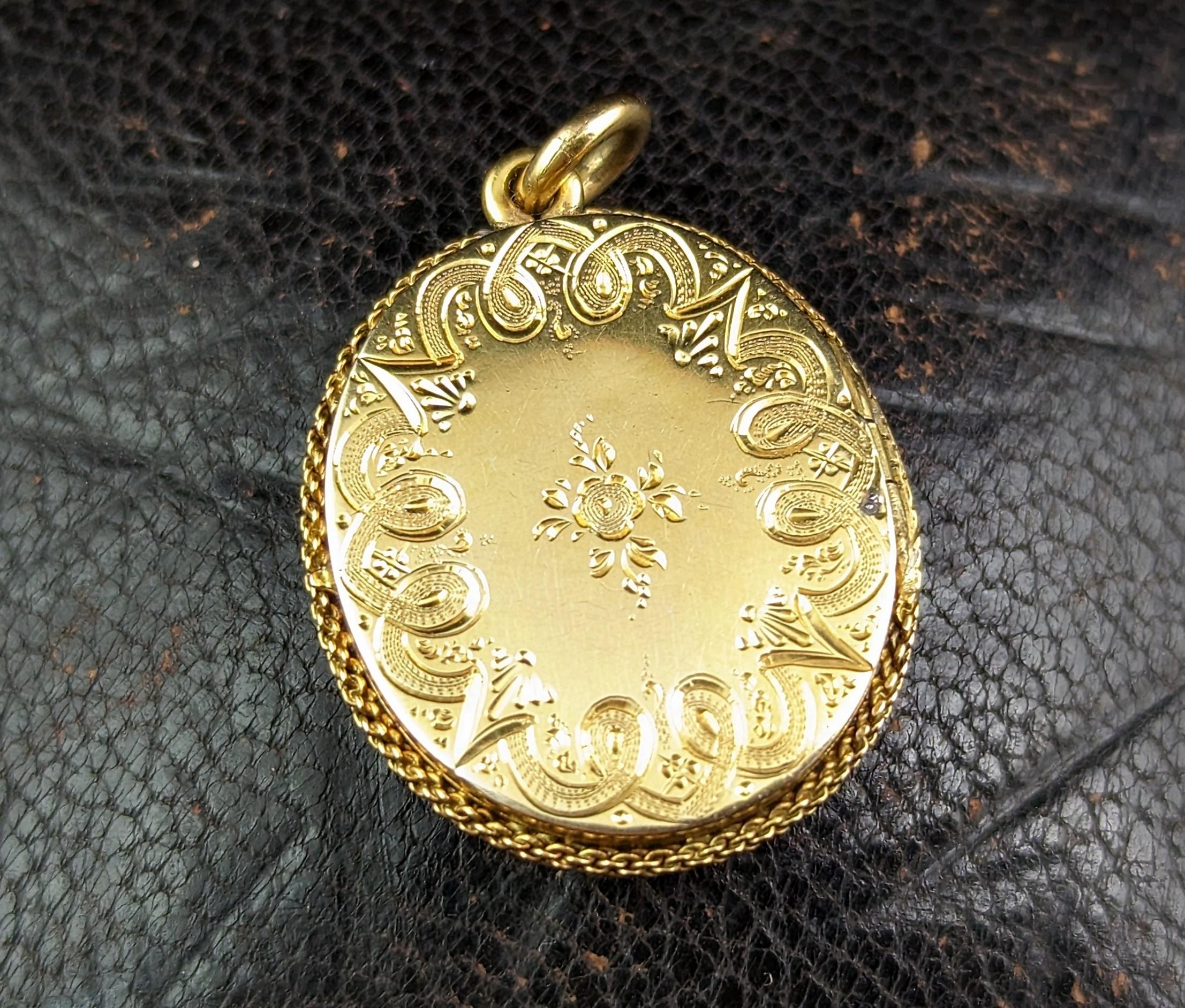 Women's or Men's Antique Mourning Locket, 18k Gold and Black Enamel, Victorian