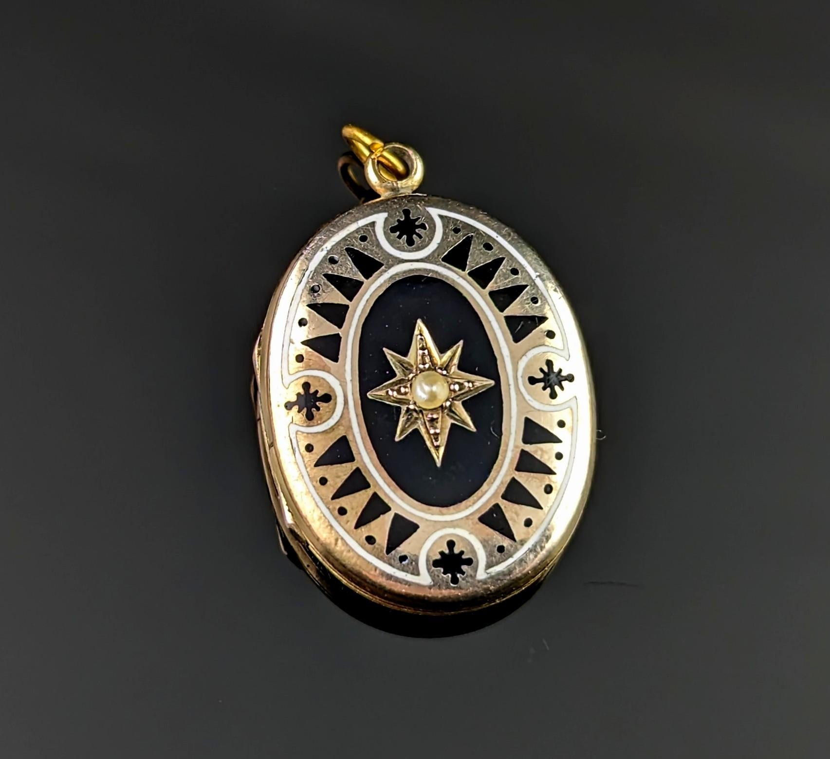 Antique Mourning Locket, 9k Gold Front and Back, Black and White Enamel 7