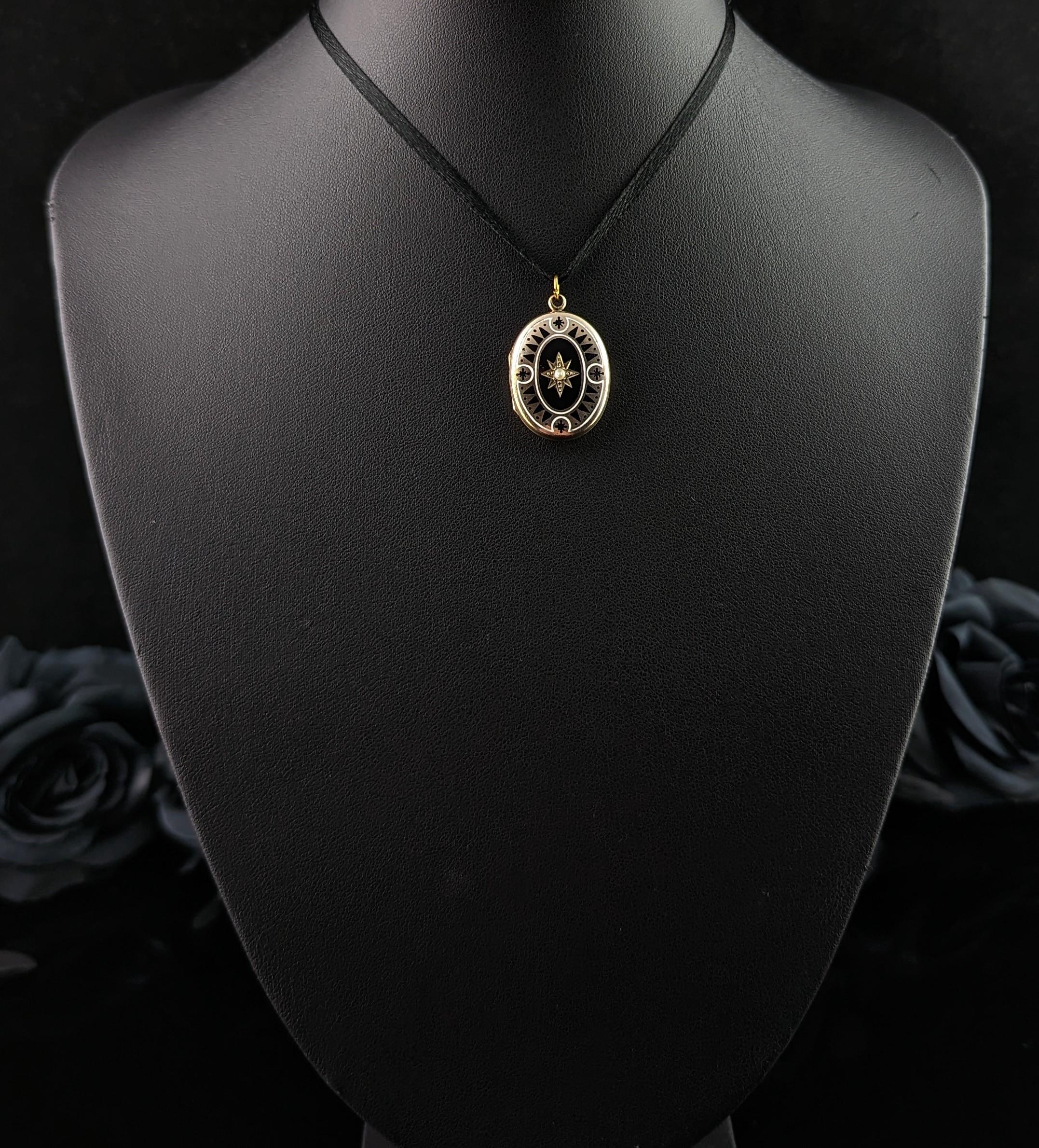 Antique Mourning Locket, 9k Gold Front and Back, Black and White Enamel 3