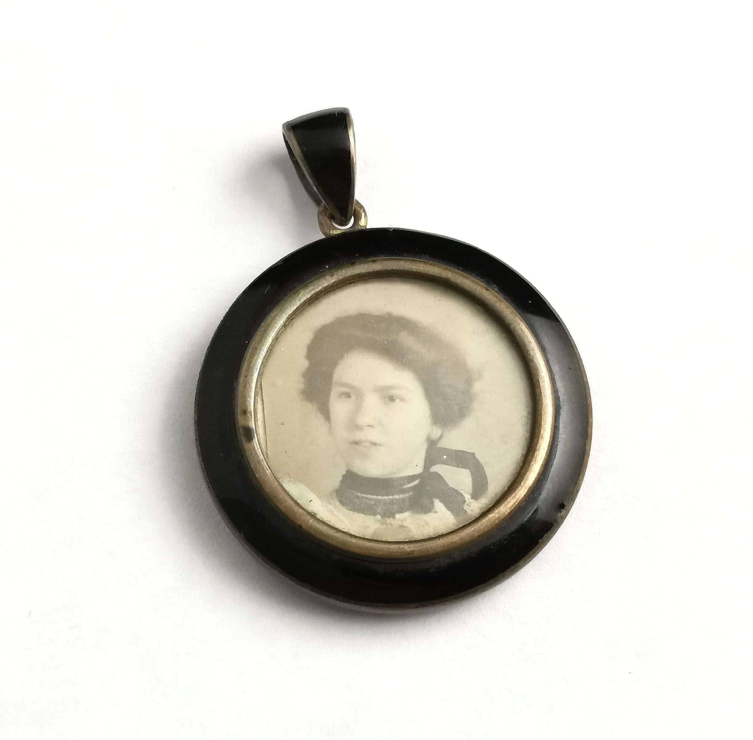 Antique Mourning locket, black enamel, Edwardian at 1stDibs