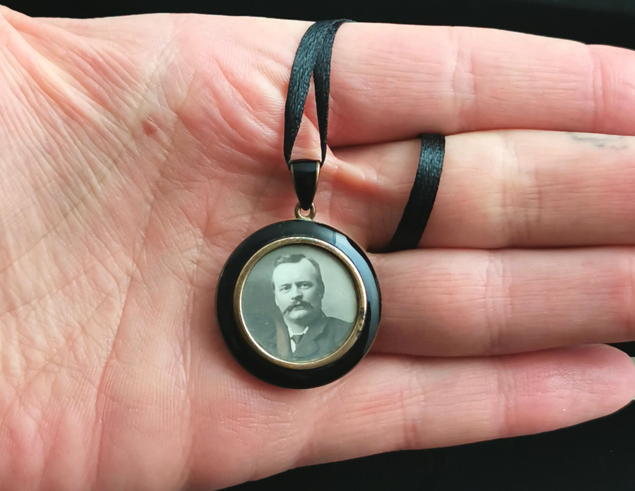 Antique Mourning locket, black enamel, Edwardian at 1stDibs